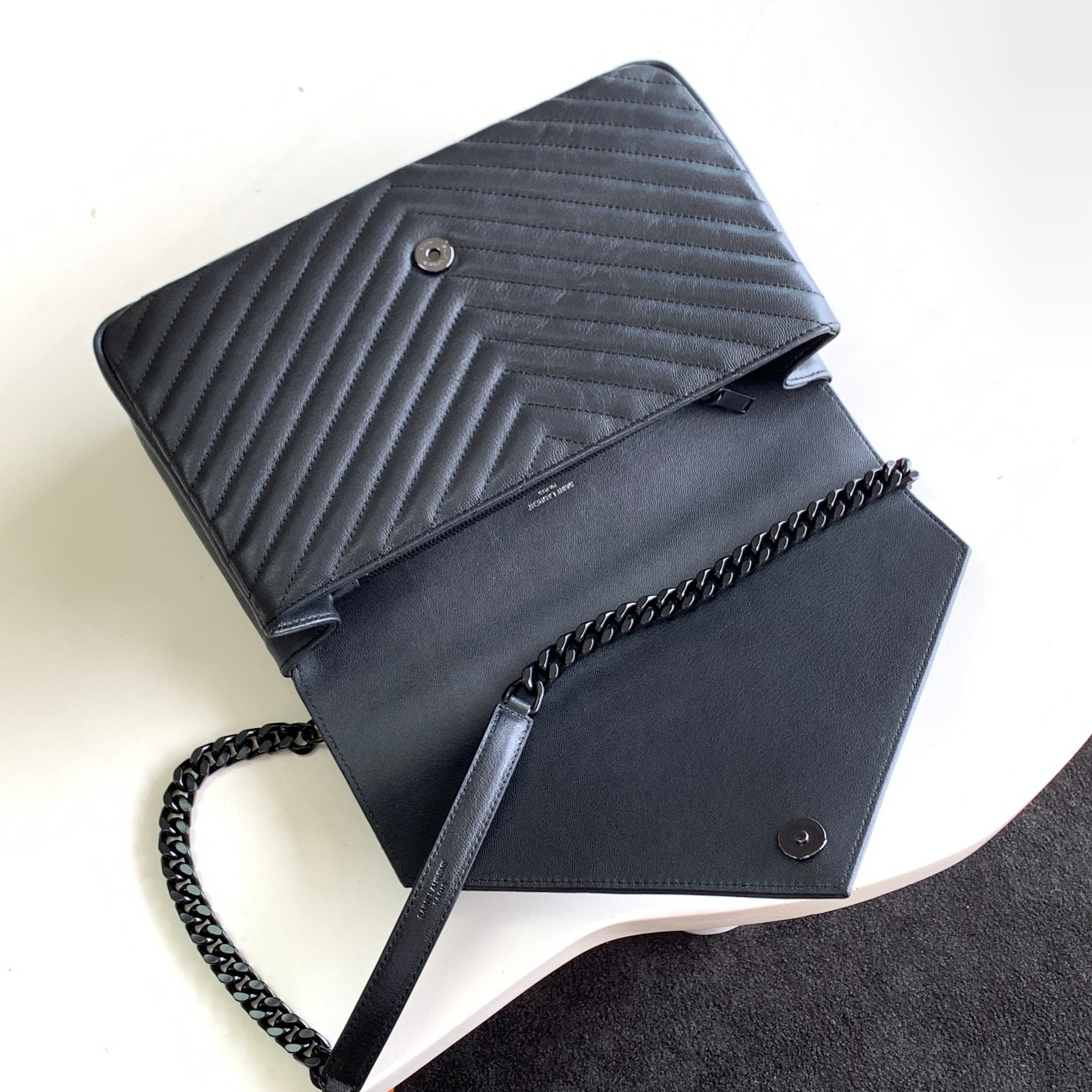 Y*L COLLEGE MEDIUM IN QUILTED LEATHER ALL BLACK 9.4 X 6.6 X 2.5 INCHES