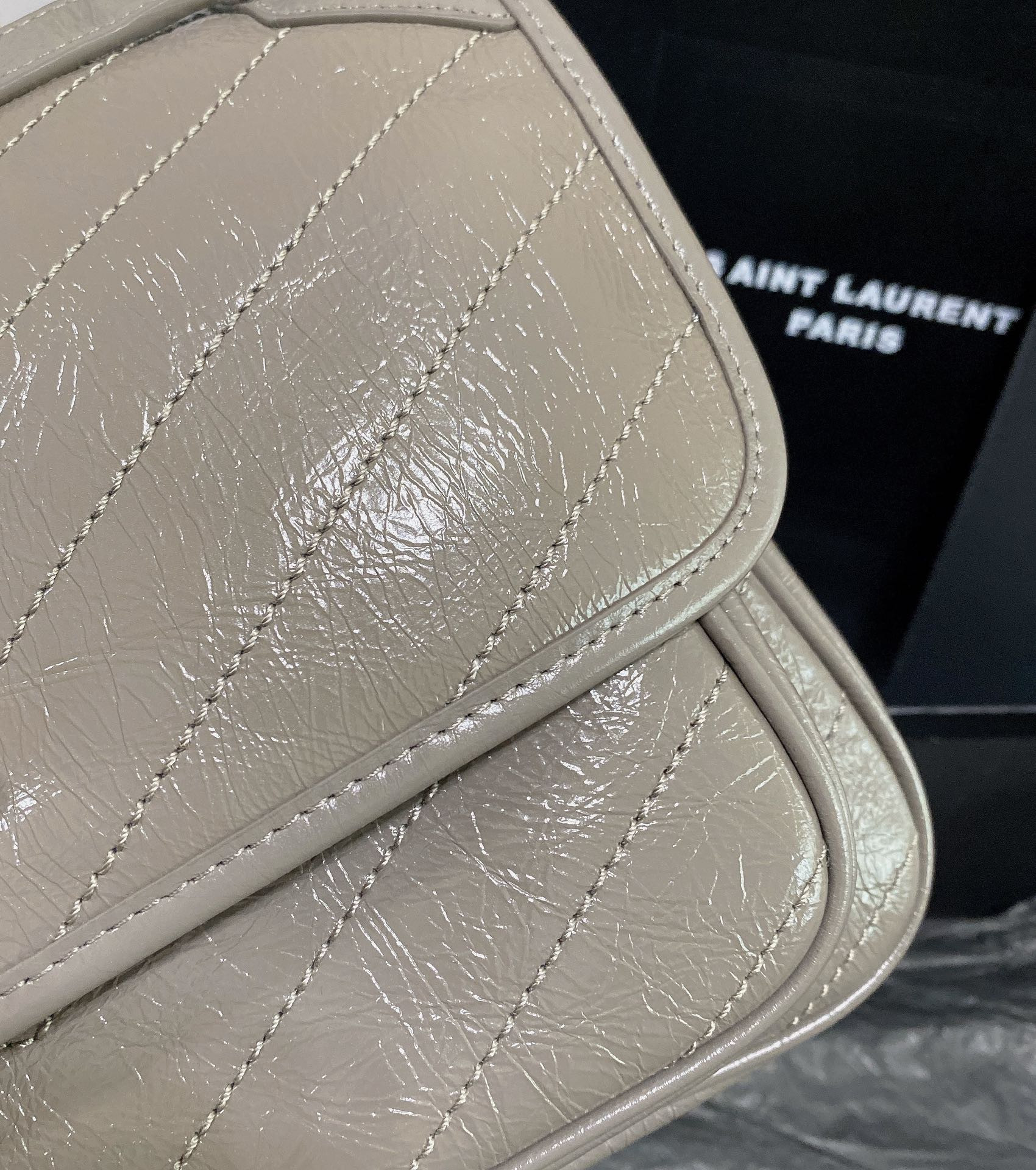 Y*L NIKI MEDIUM IN VINTAGE LEATHER LIGHT GRAY 11 X 7.8 X 3.3 INCHES