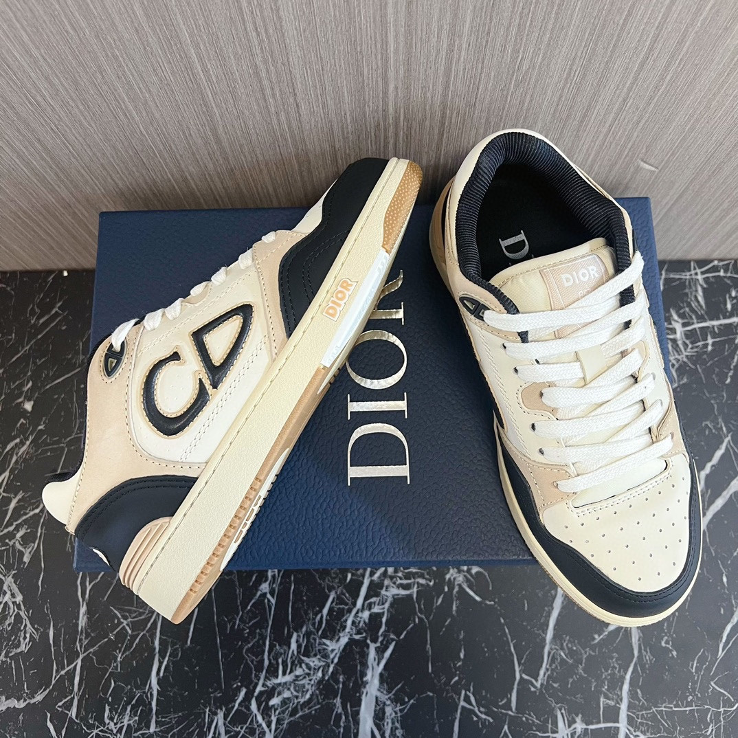 UA D*0r B57 Low-Top Sneaker