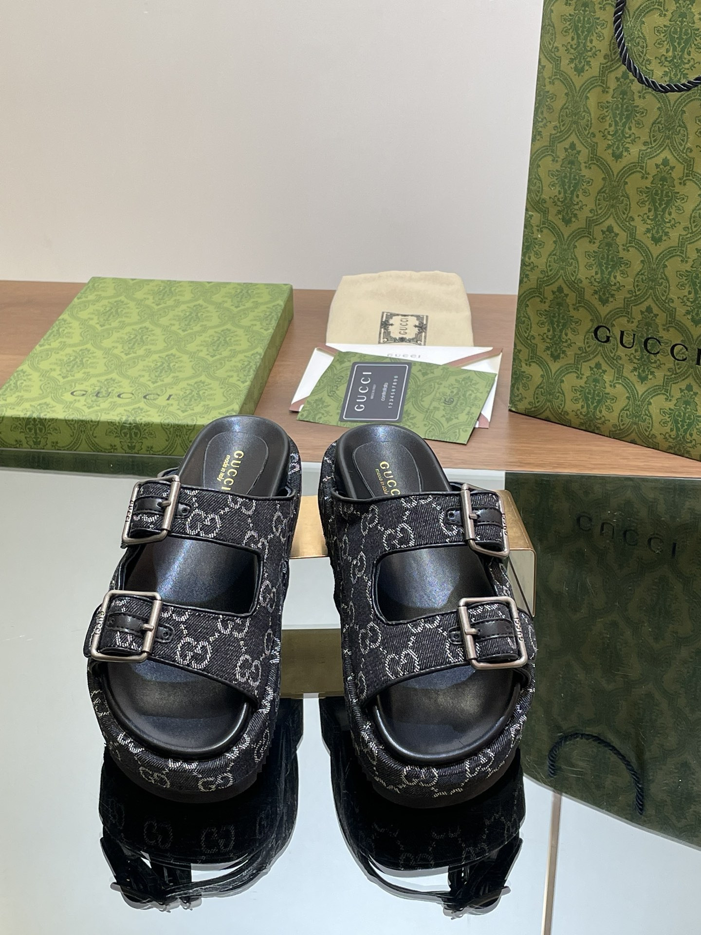 UA G*u*i SANDAL WITH DOUBLE G