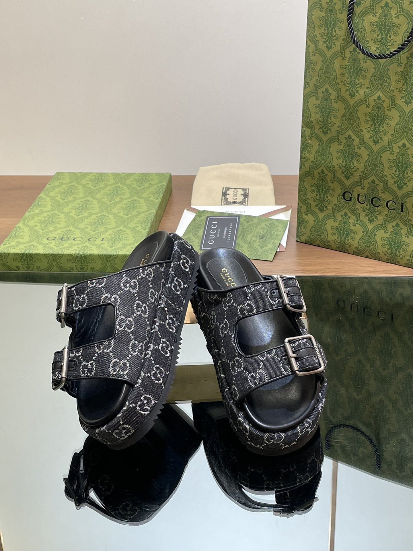 UA G*u*i SANDAL WITH DOUBLE G