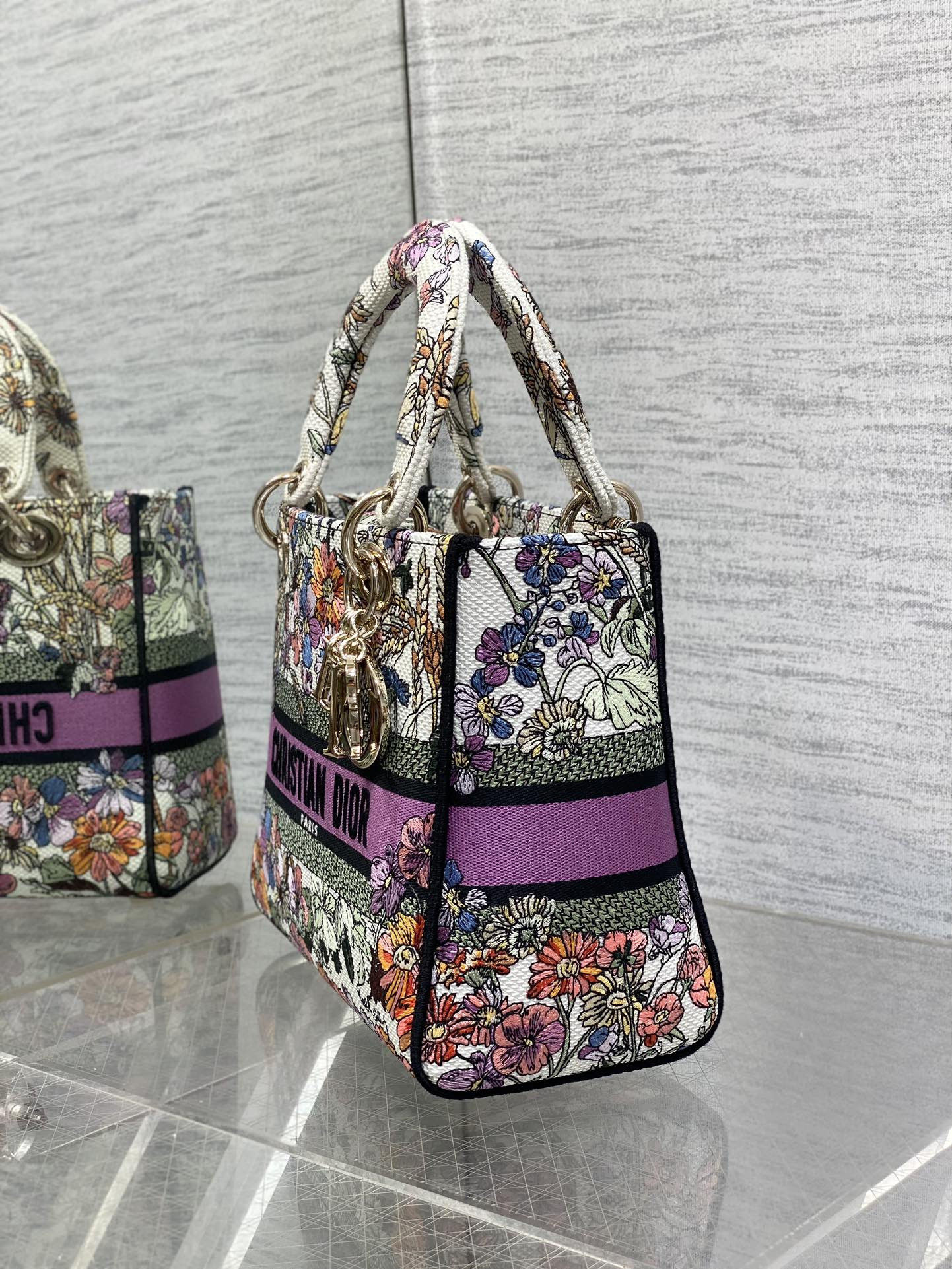 Medium Lady D*0r Bag White Multicolor D*0r 4 Saisons Été Embroidery 24 x 20 x 12 cm