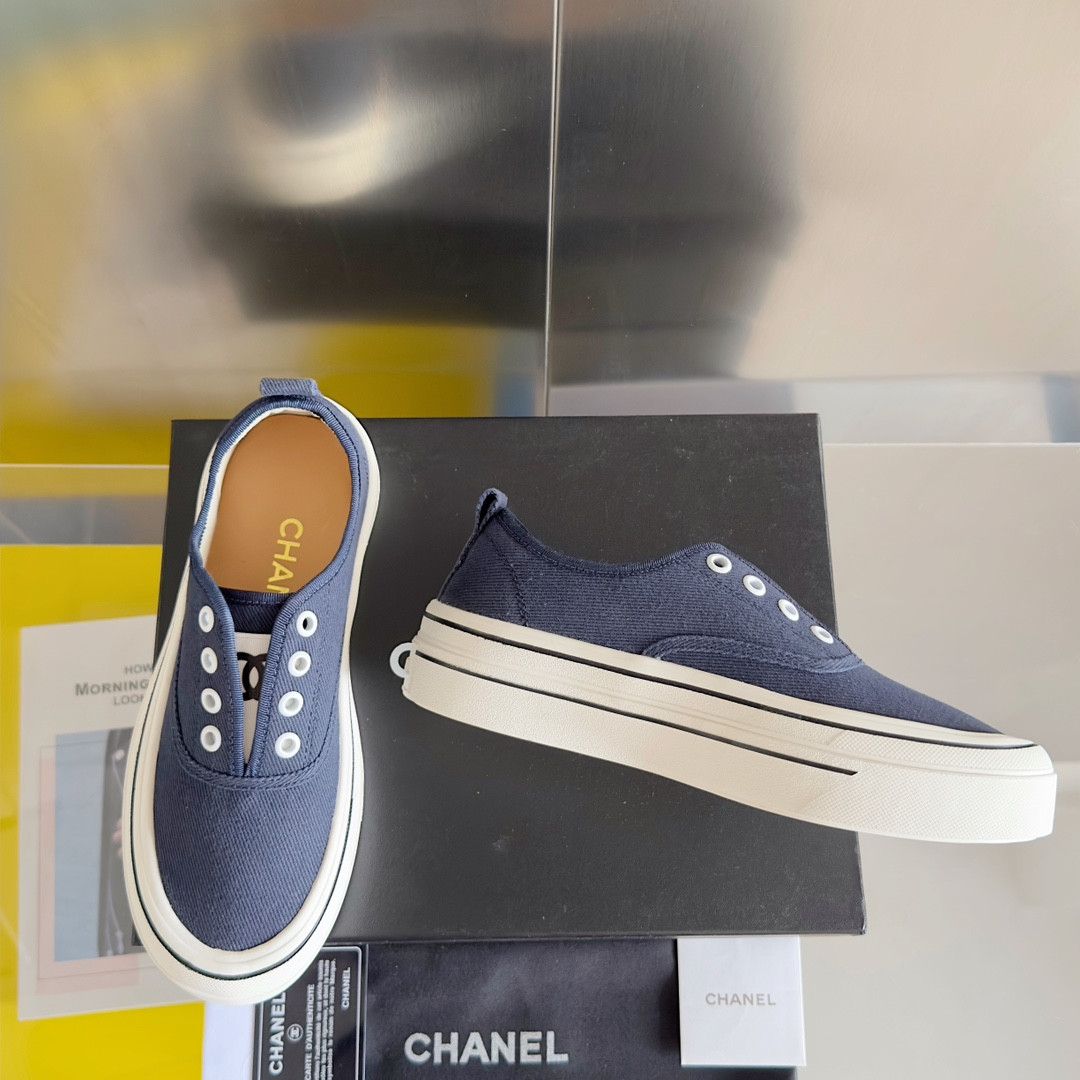 UA Ch*el SNEAKER