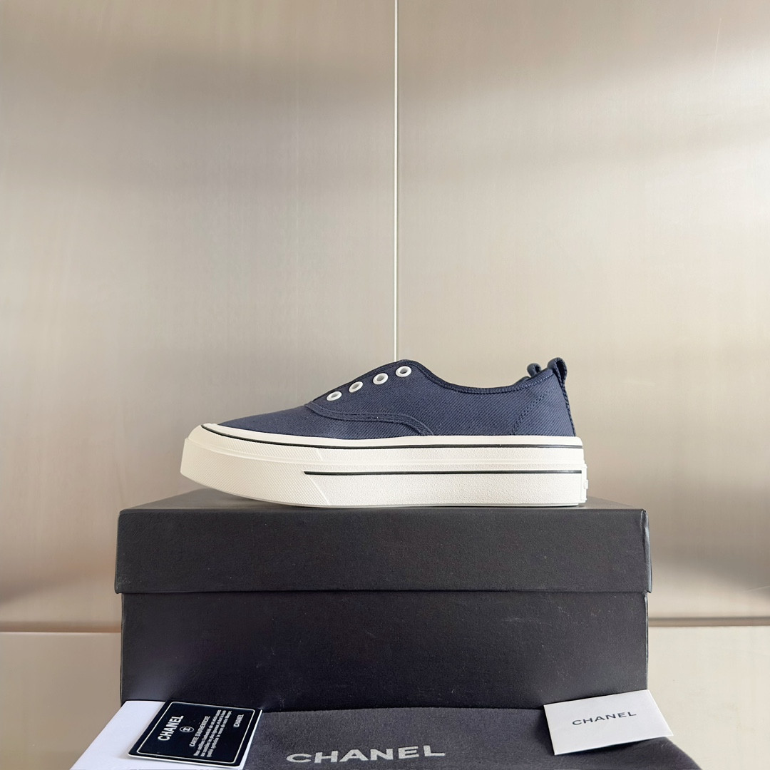 UA Ch*el SNEAKER