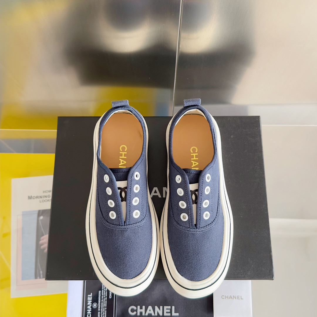 UA Ch*el SNEAKER