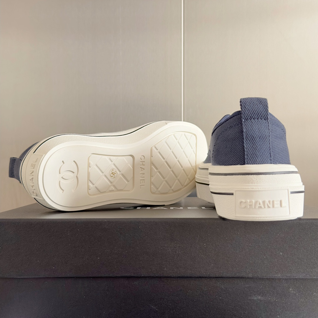 UA Ch*el SNEAKER