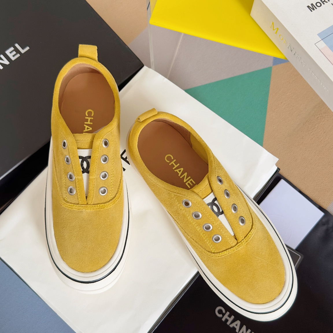 UA Ch*el SNEAKER