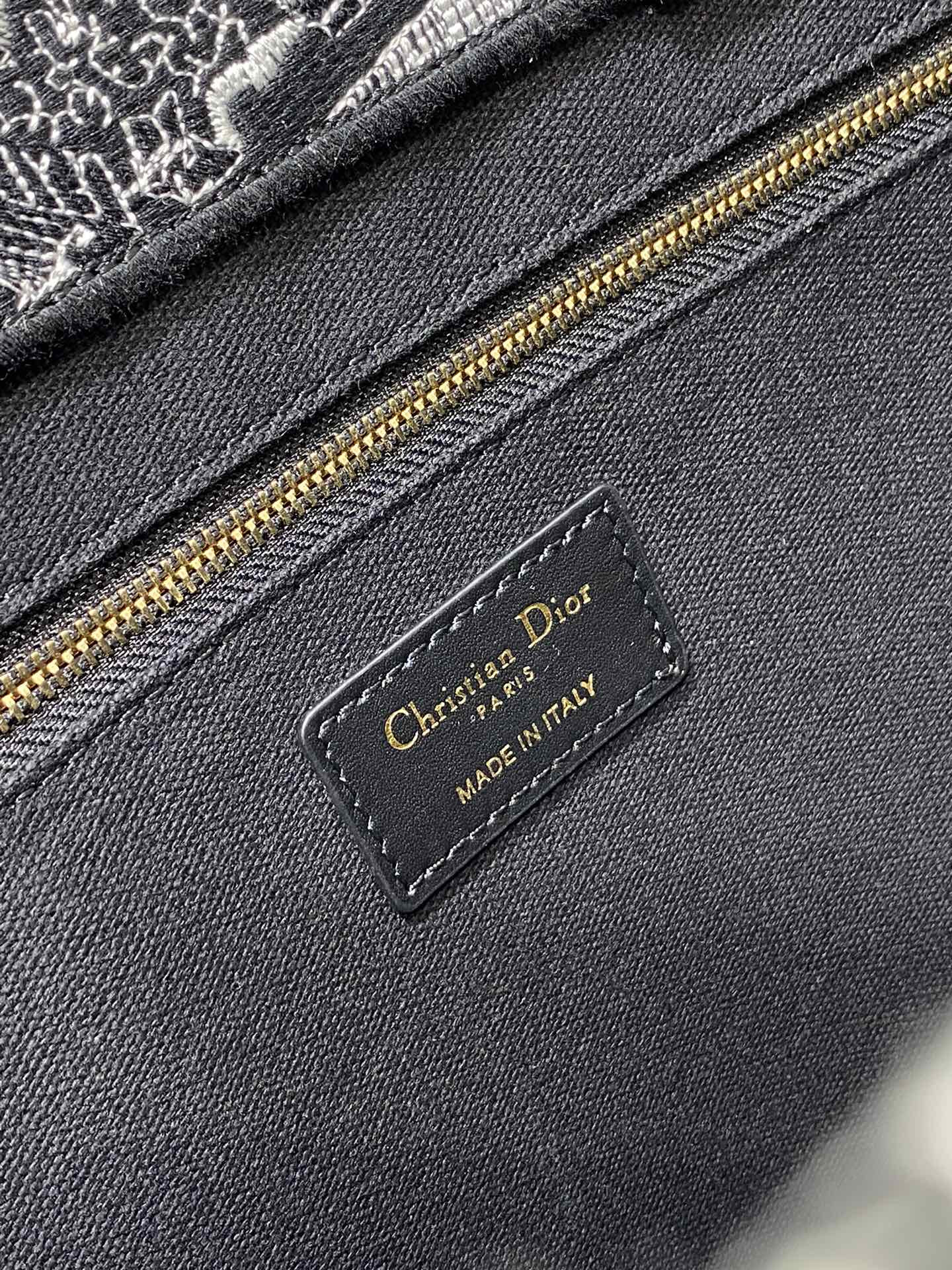 D*0r Medium D*0r Book Tote Black and White Plan de Paris Embroidery 36 x 27.5 x 16.5 cm