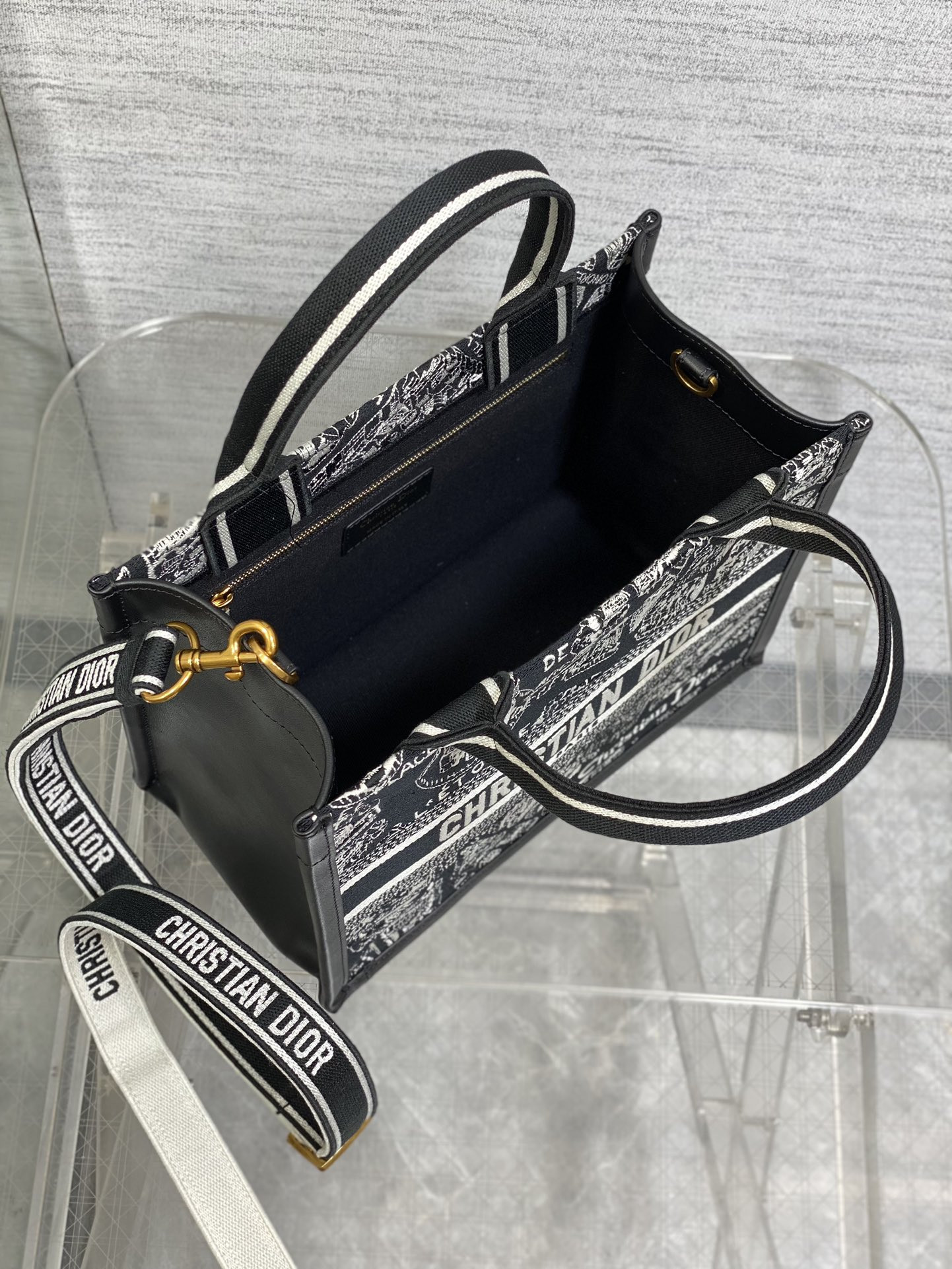 D*0r Small D*0r Book Tote White and Black Plan de Paris Embroidery and Black Calfskin 26.5 x 21 x 14 cm