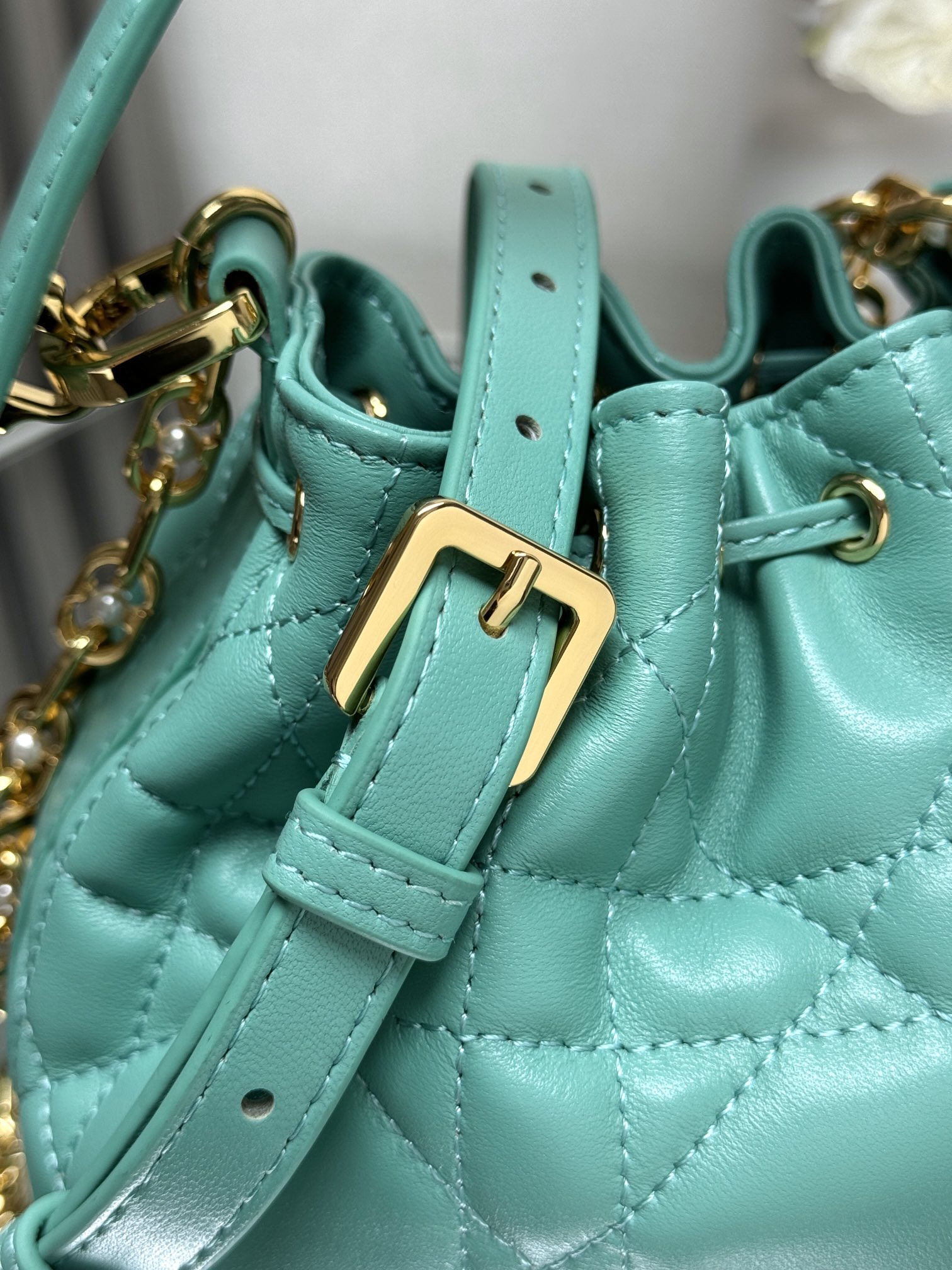 Small D*0r Jolie Bucket Bag 17 x 16 x 10.5 cm