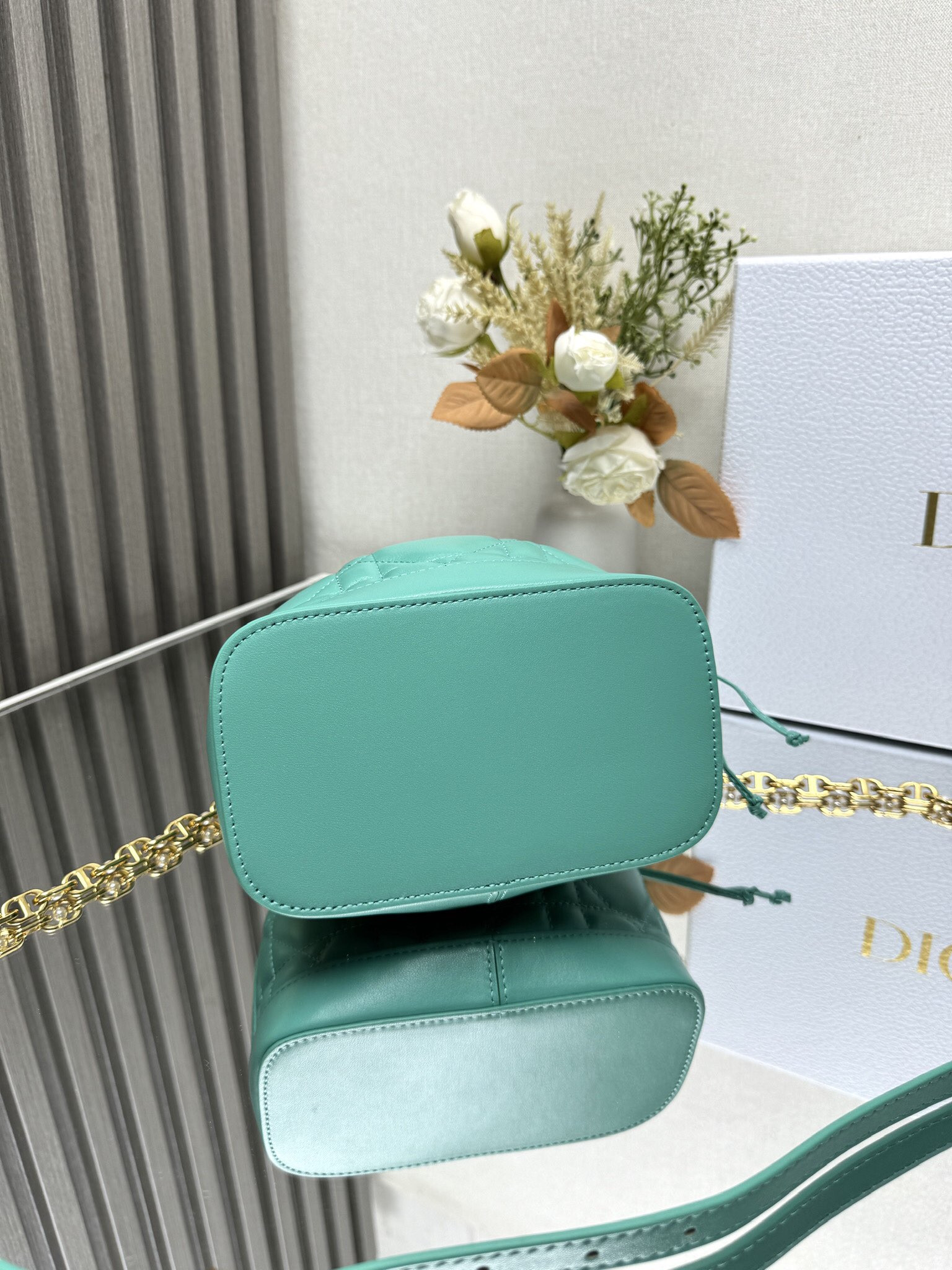 Small D*0r Jolie Bucket Bag 17 x 16 x 10.5 cm