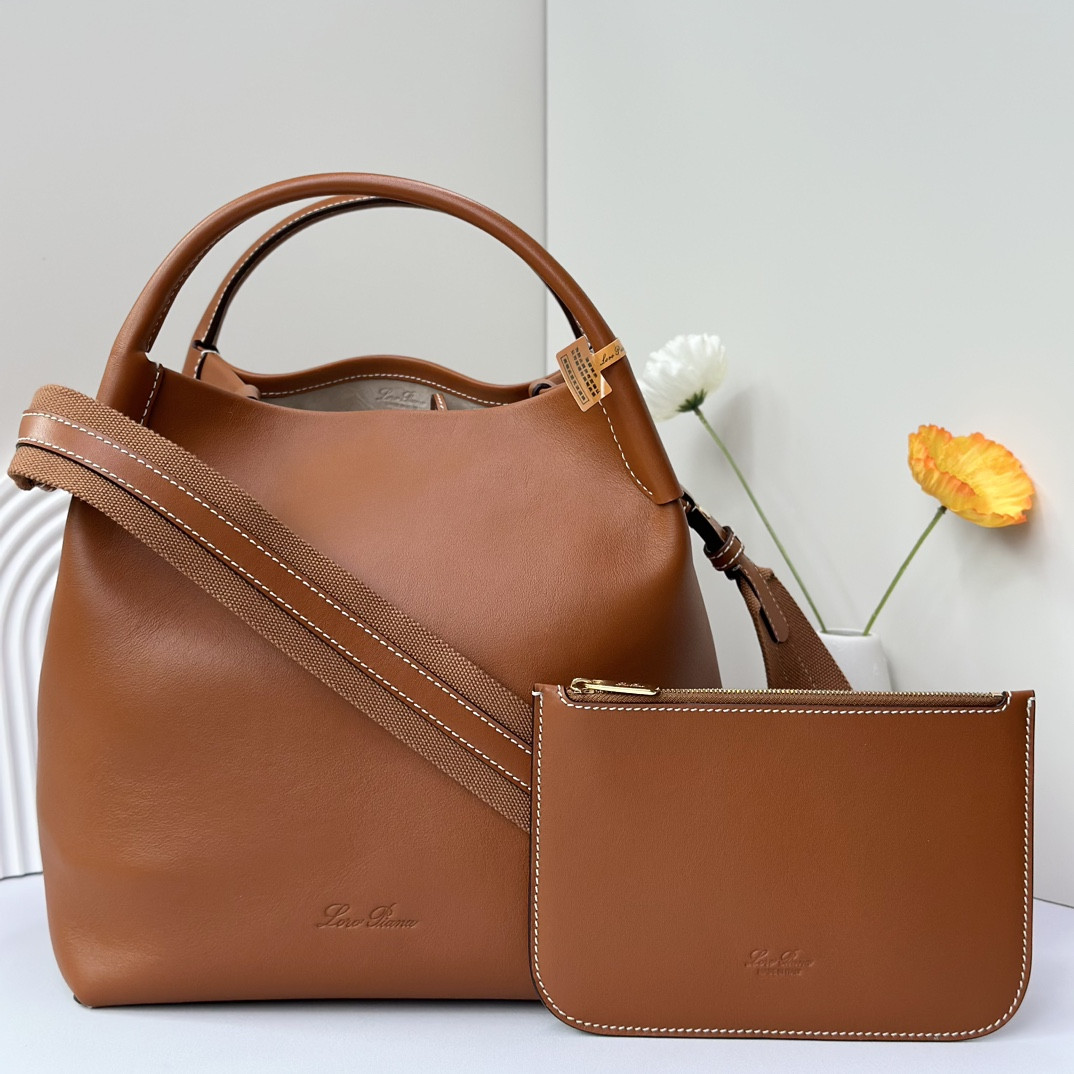 L**o p*ana Large Bale Bag Smooth Calfskin 24 x 20 x 27 cm