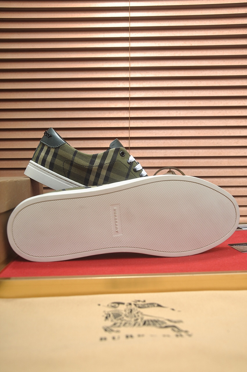 UA B**rry Check Sneakers