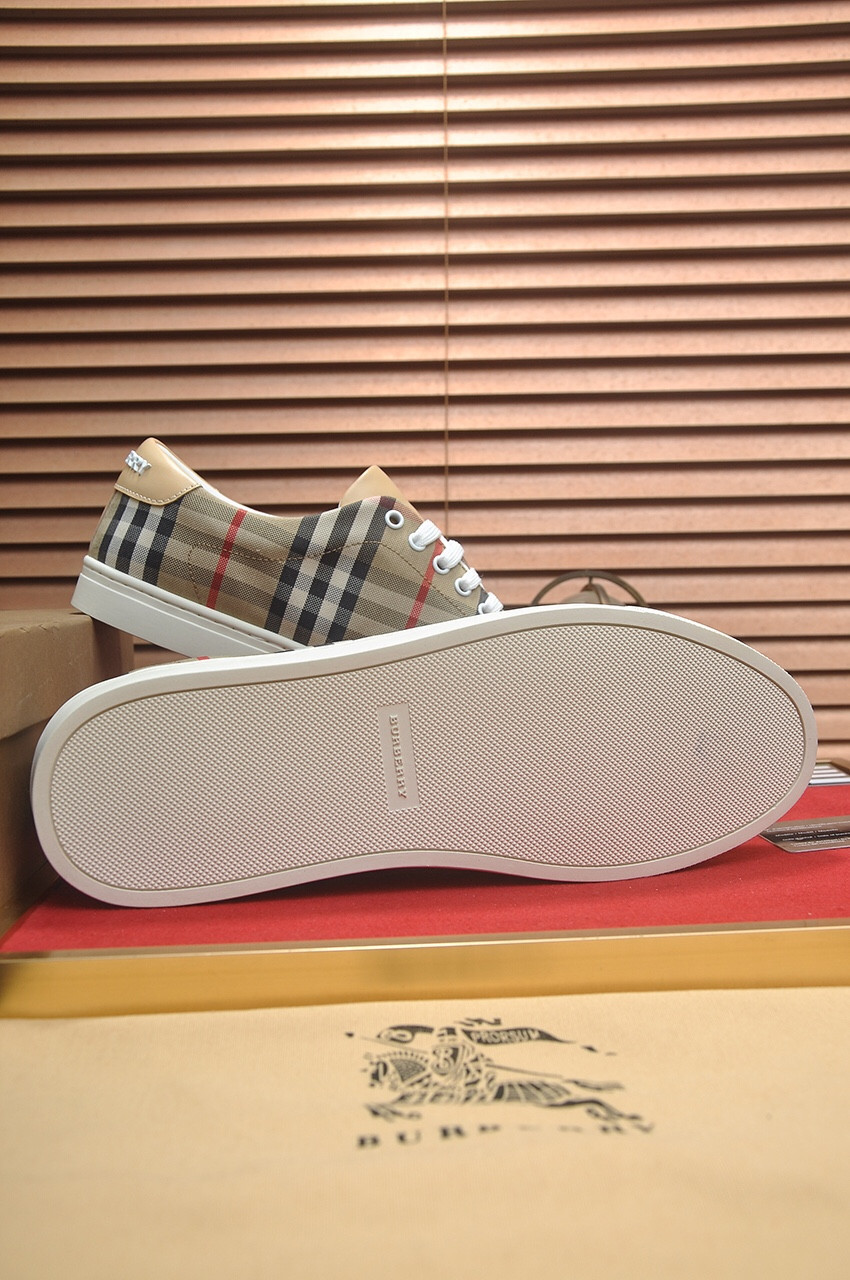 UA B**rry Check Sneakers
