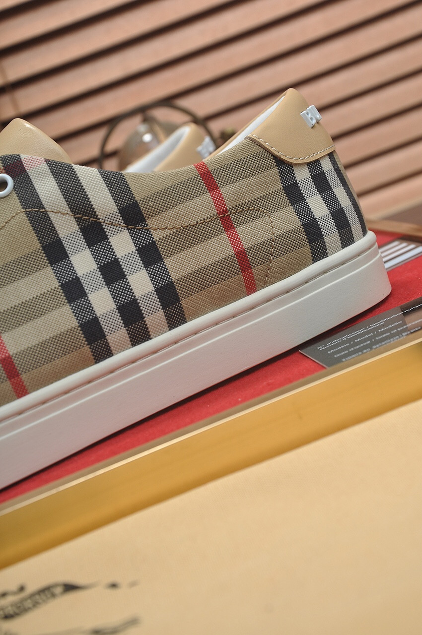 UA B**rry Check Sneakers