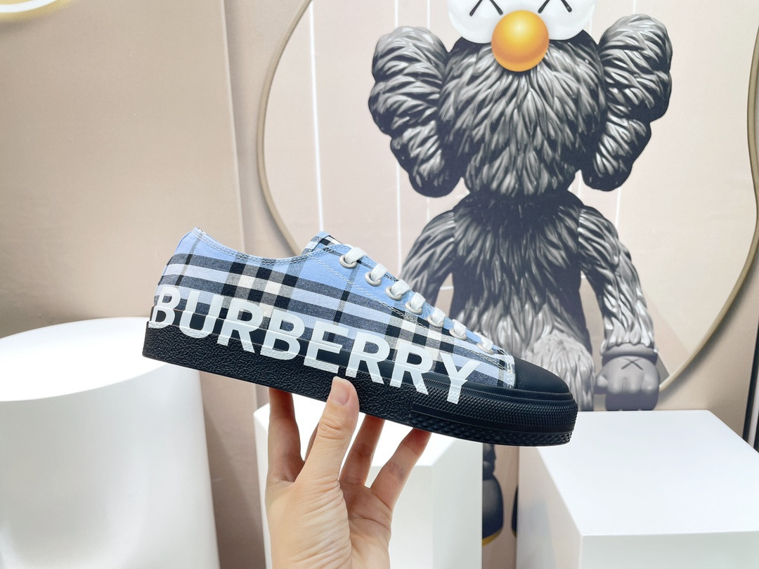 UA B**rry Check Sneakers