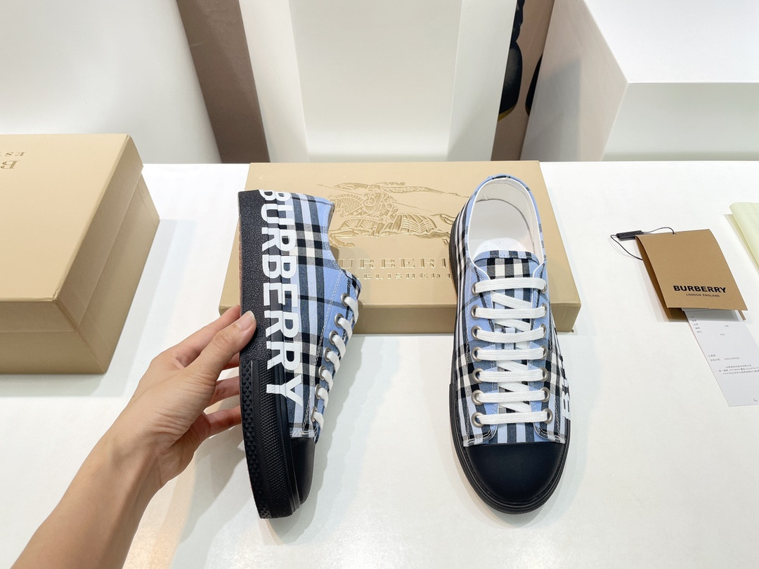 UA B**rry Check Sneakers