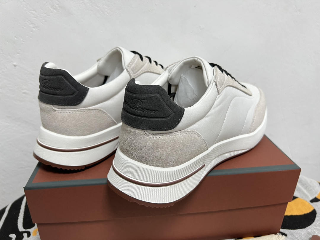 UA L**o p*ana Week End Walk Sneakers