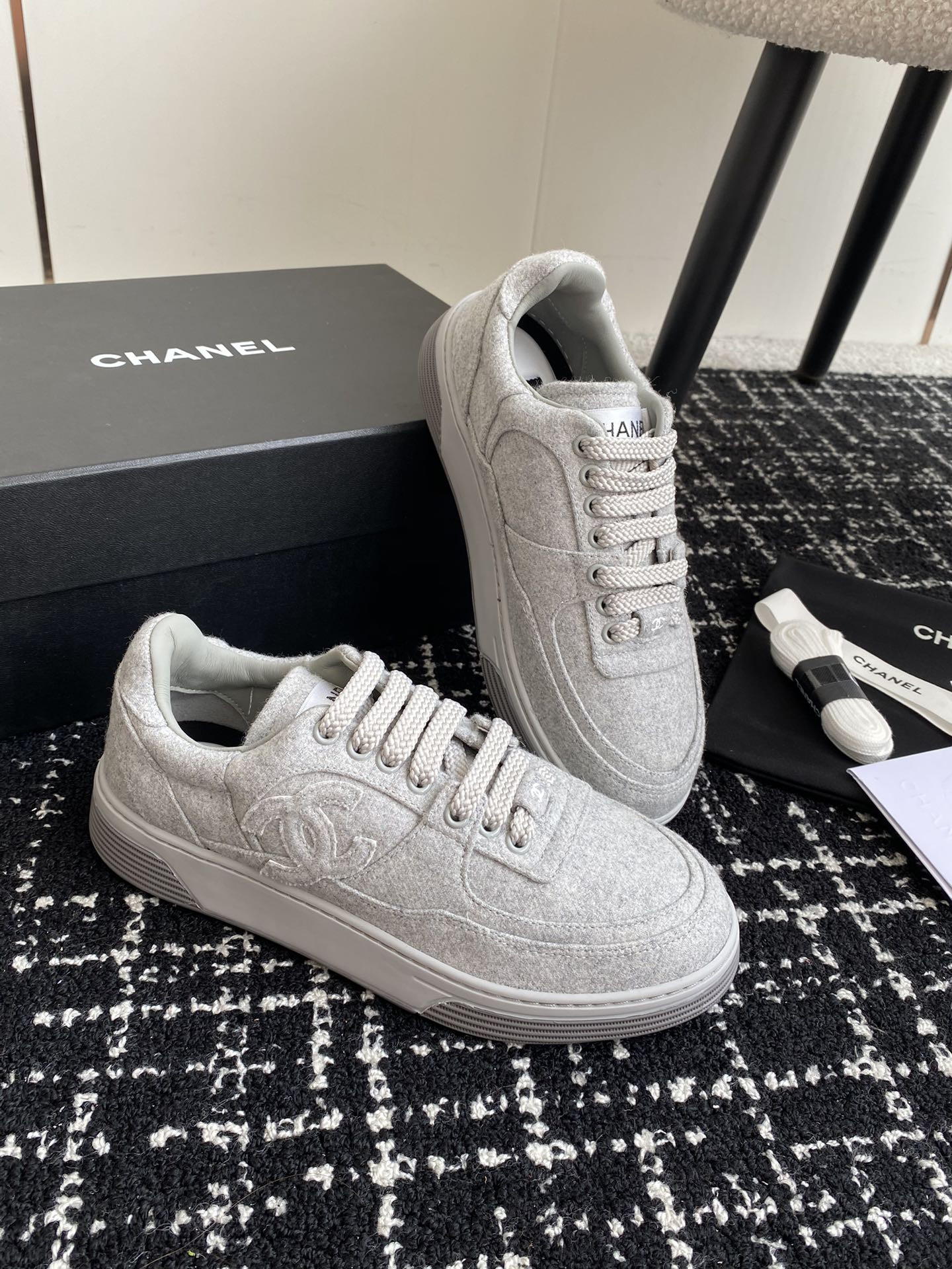 UA Ch*el SNEAKER