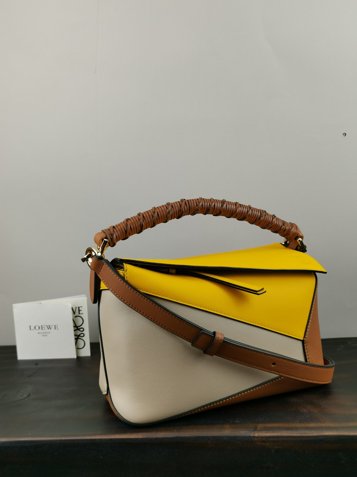 L0ew* Small Puzzle bag in classic calfskin 24x10.5x16.5cm