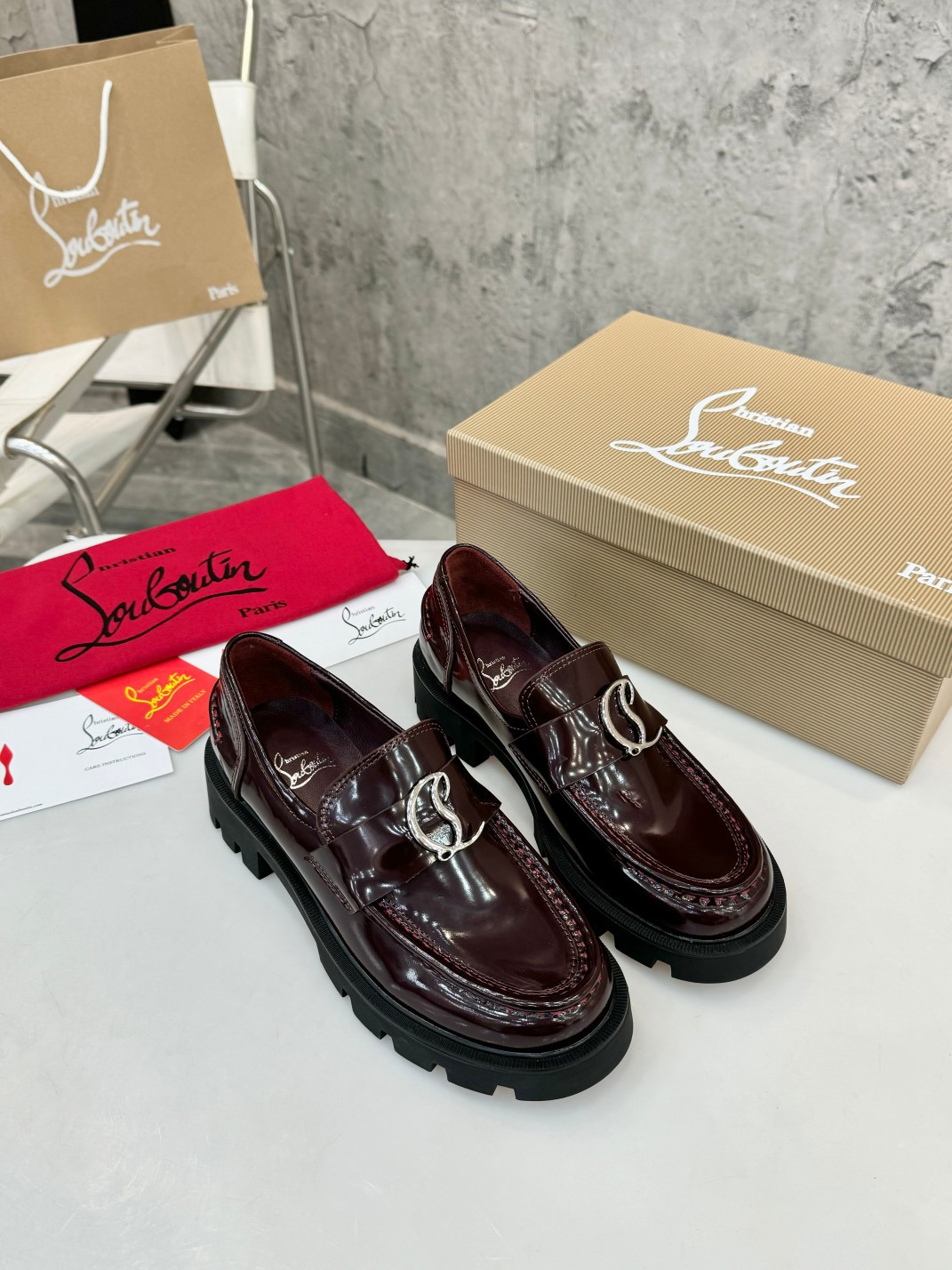 UA Ch**an Louboutin(CL) logo design,the latest runway version of the red-soled shoes