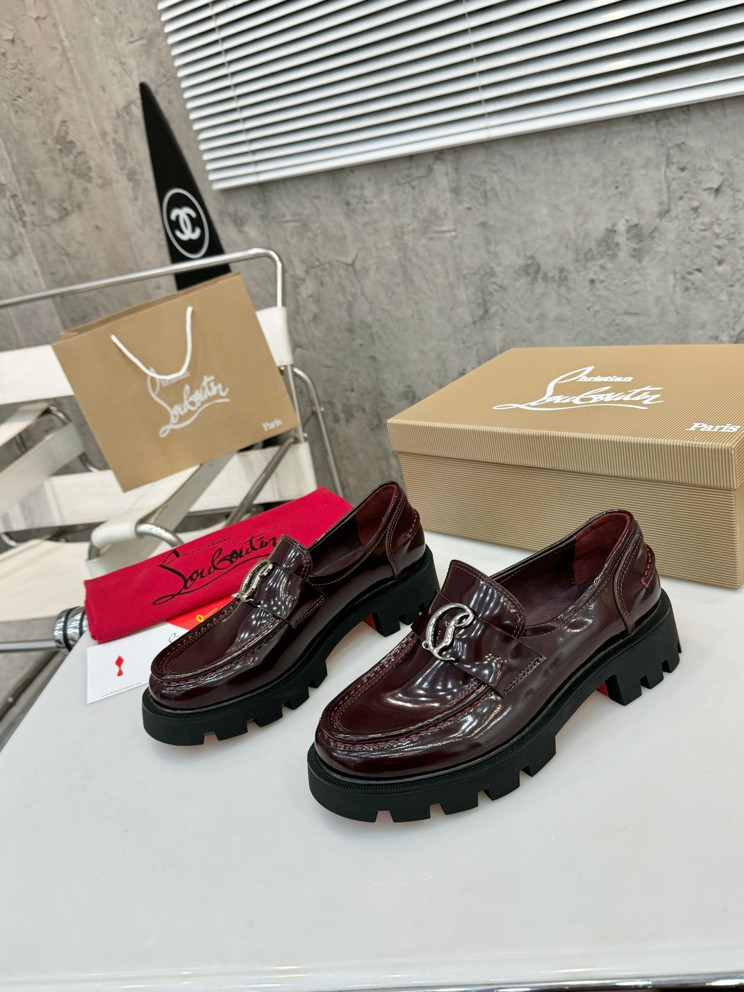 UA Ch**an Louboutin(CL) logo design,the latest runway version of the red-soled shoes