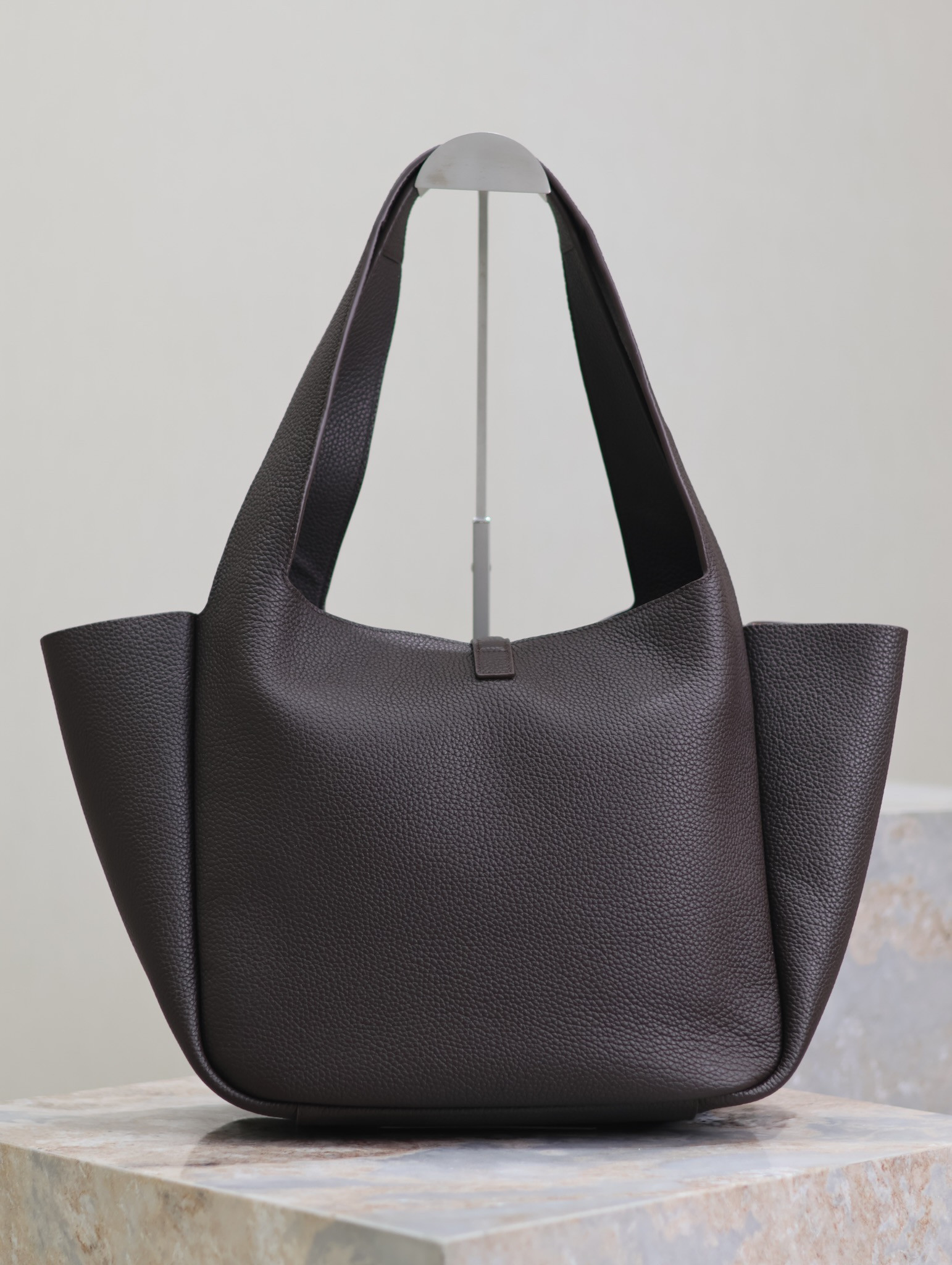 Y*L le 5 À 7 bea in grained leather 50×28×18cm