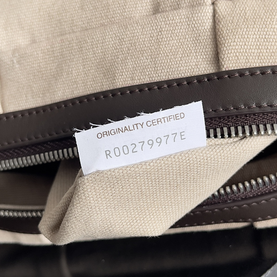 Bo*te*ga Ve*ne*ta Medium Arco Camera Bag 19x27x9cm