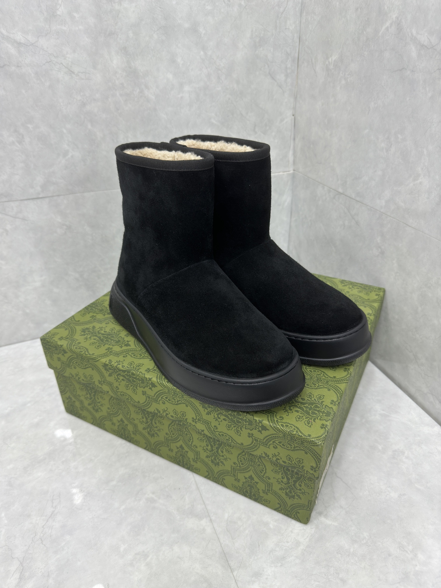 UA G*u*i Boot