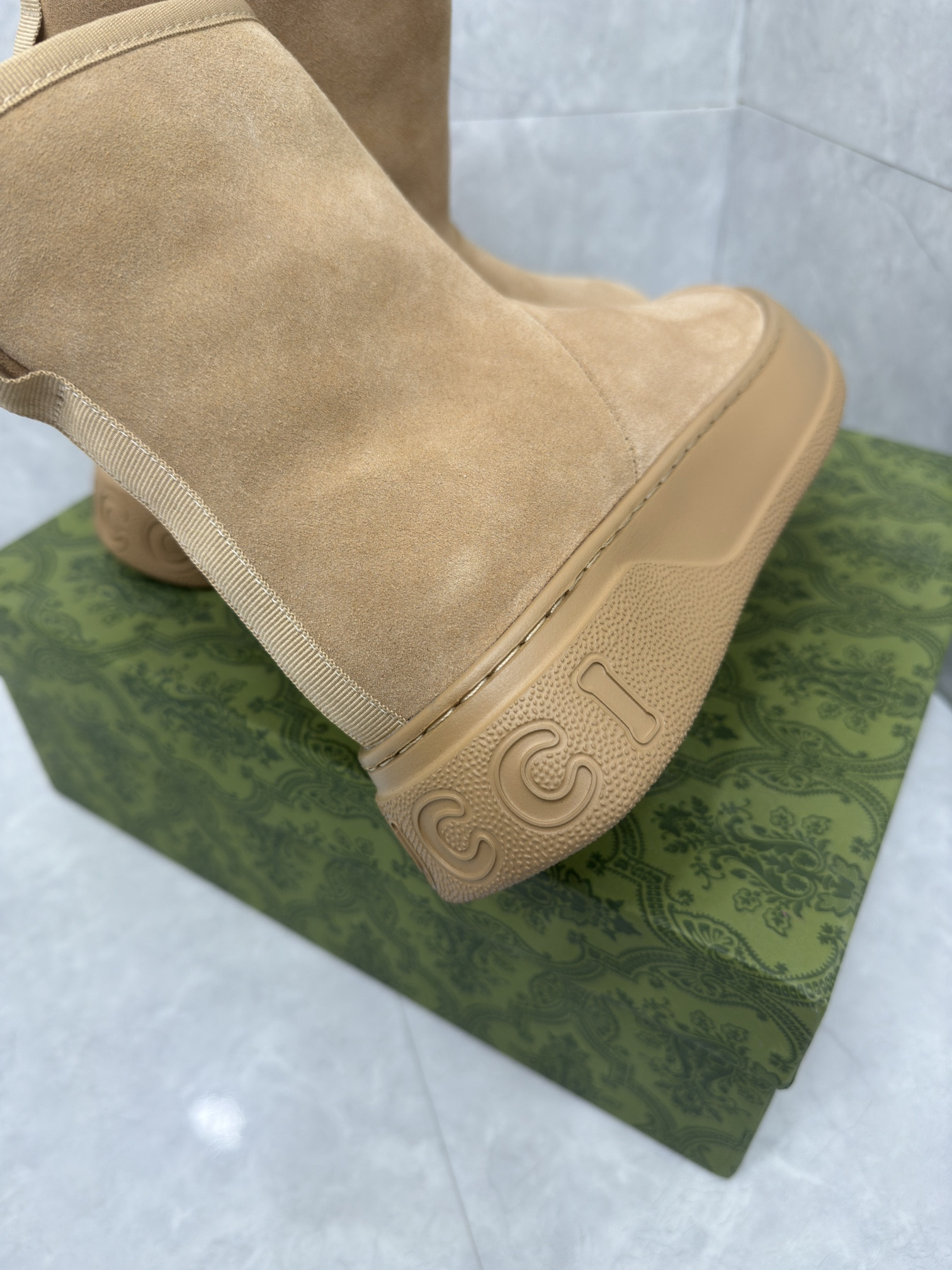 UA G*u*i Boot