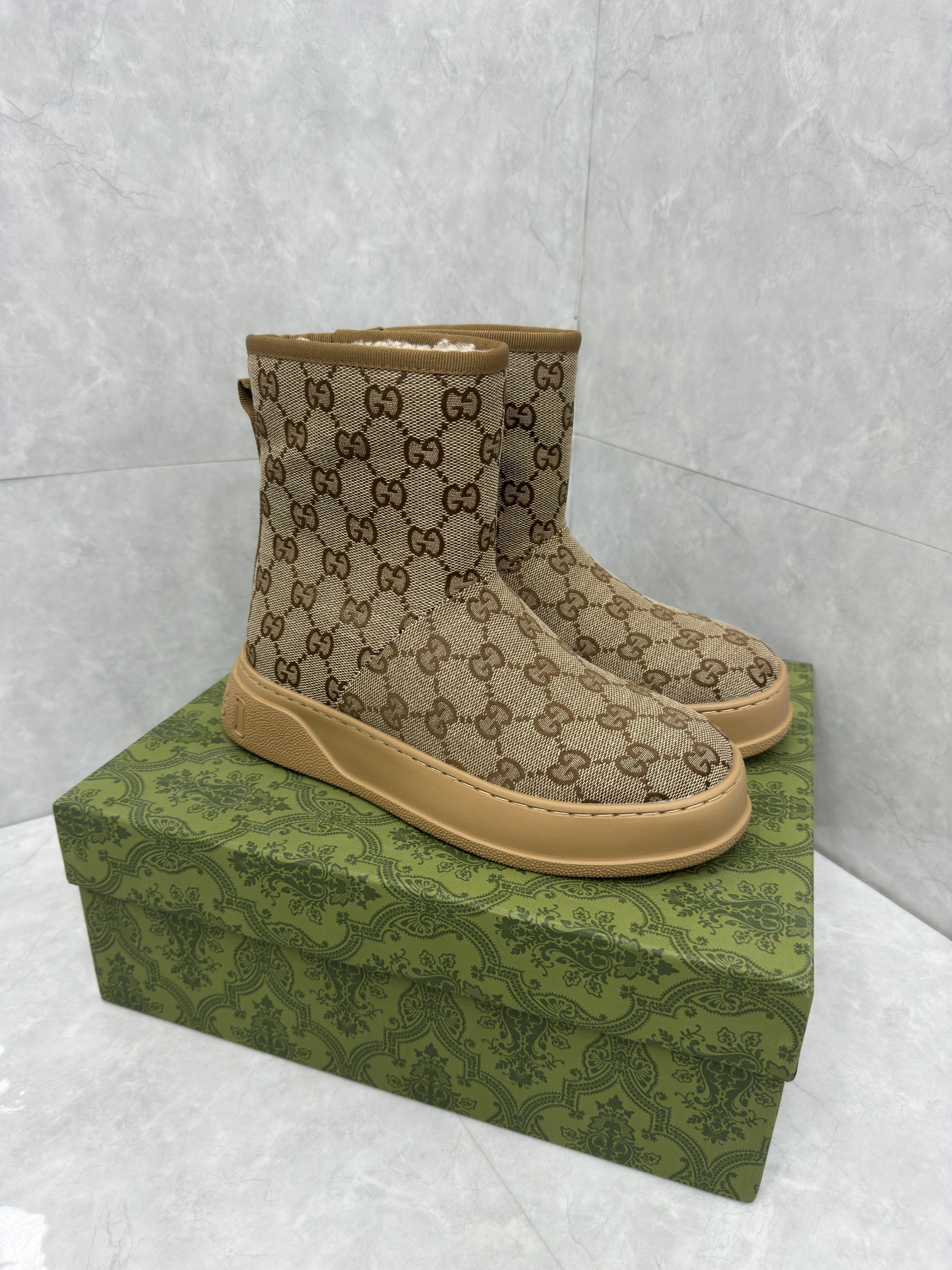 UA G*u*i Boot