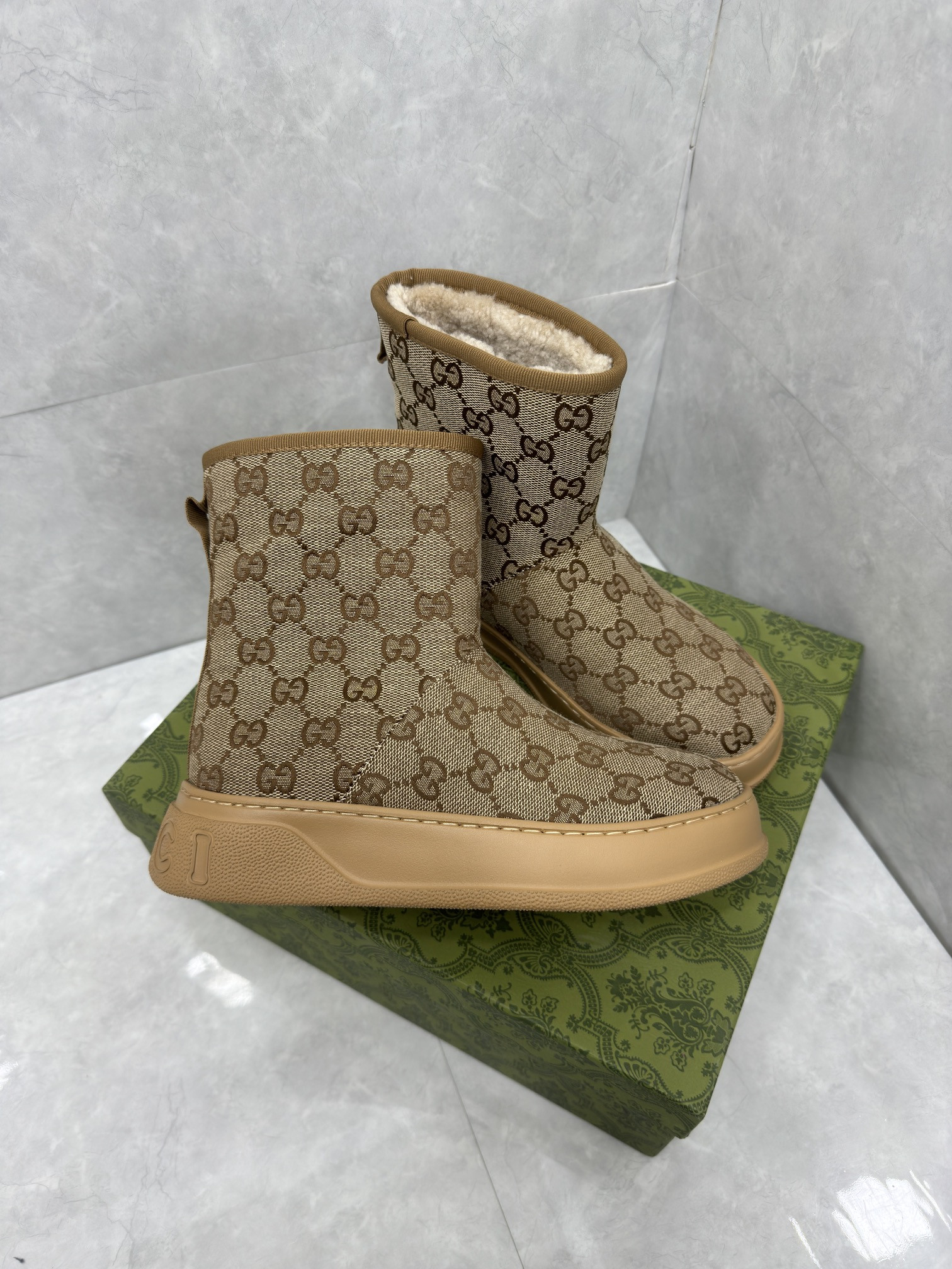 UA G*u*i Boot