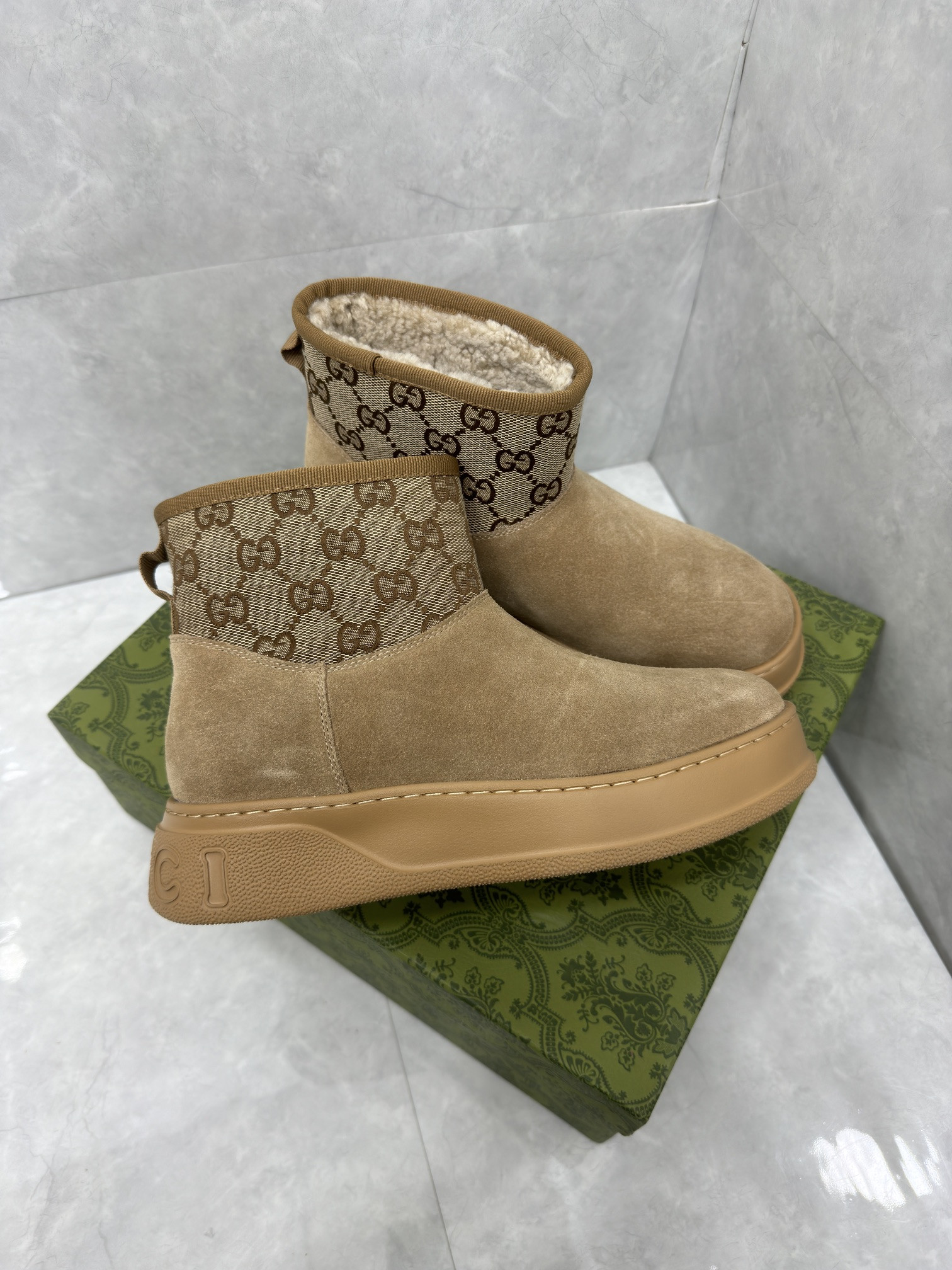 UA G*u*i Boot