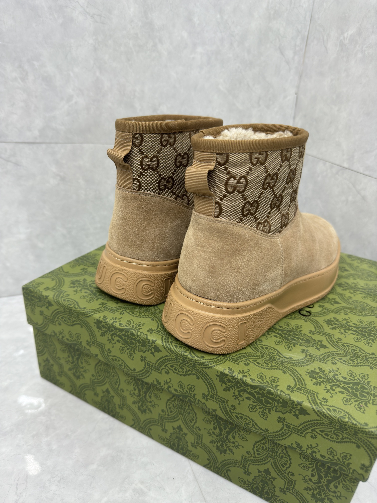 UA G*u*i Boot