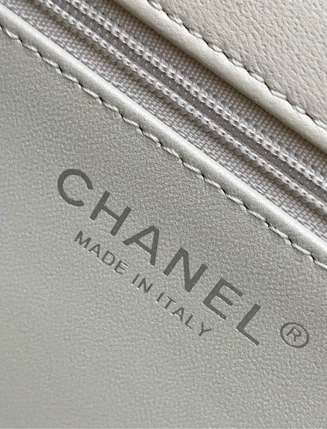 Ch*el Flap Bag 22cm