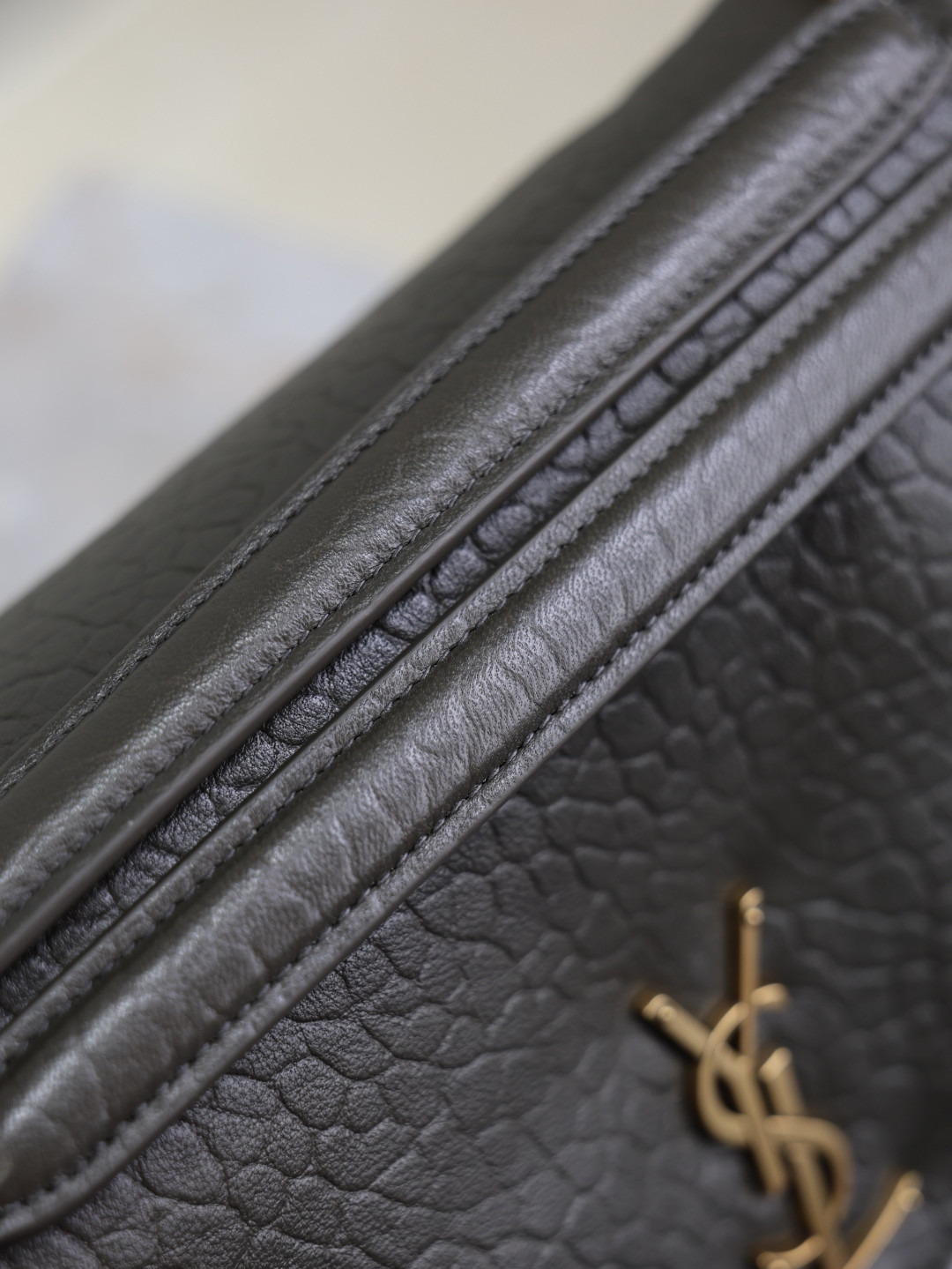 Y*L CALYPSO medium in grained lambskin 800916 30x15x7.5cm