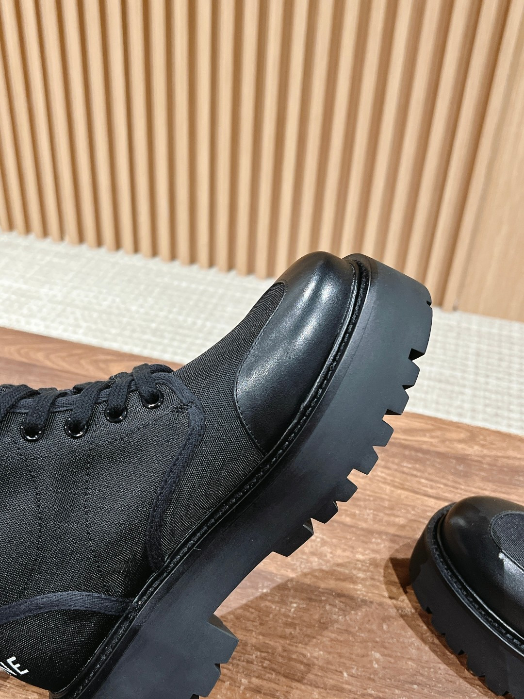 ua Ce**e bulky laced up boot in nylon and shiny bull 4.5cm heel