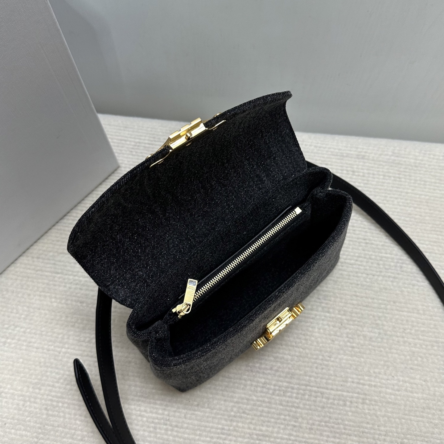 ce**e teen nino bag in De*1m 20.5x13x8cm