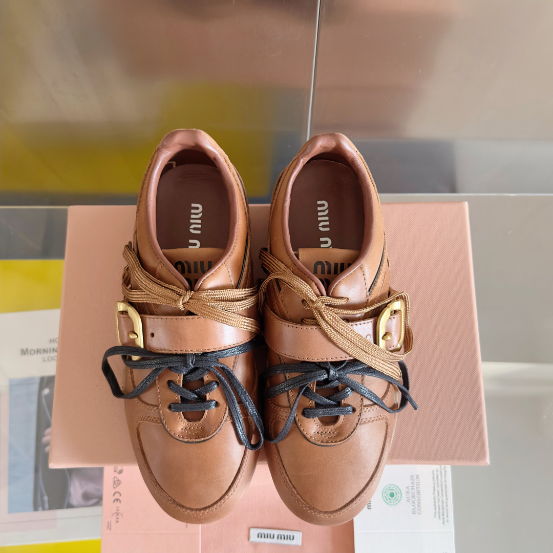 ua M1v M1v leather sneakers with buckle