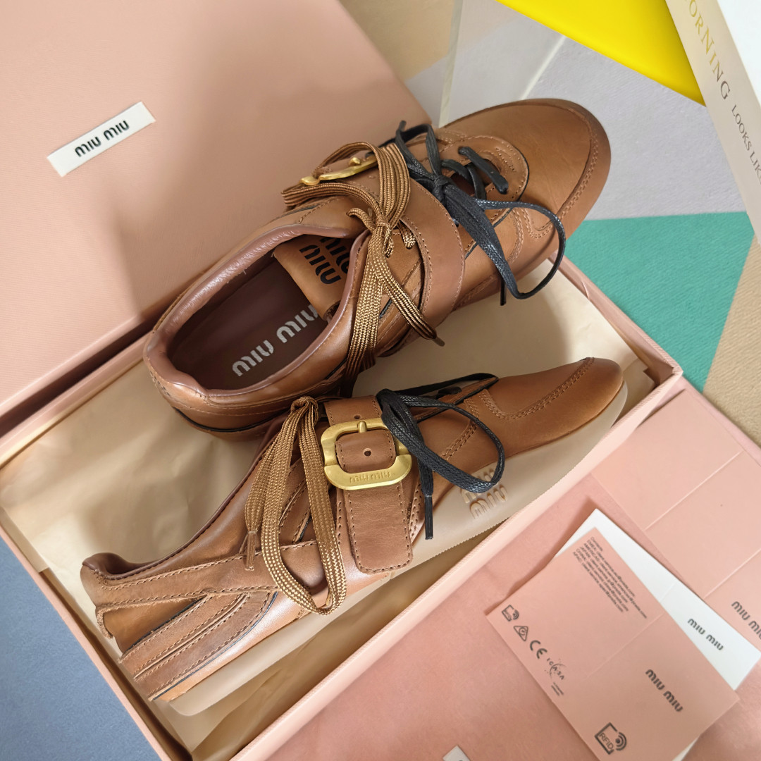 ua M1v M1v leather sneakers with buckle