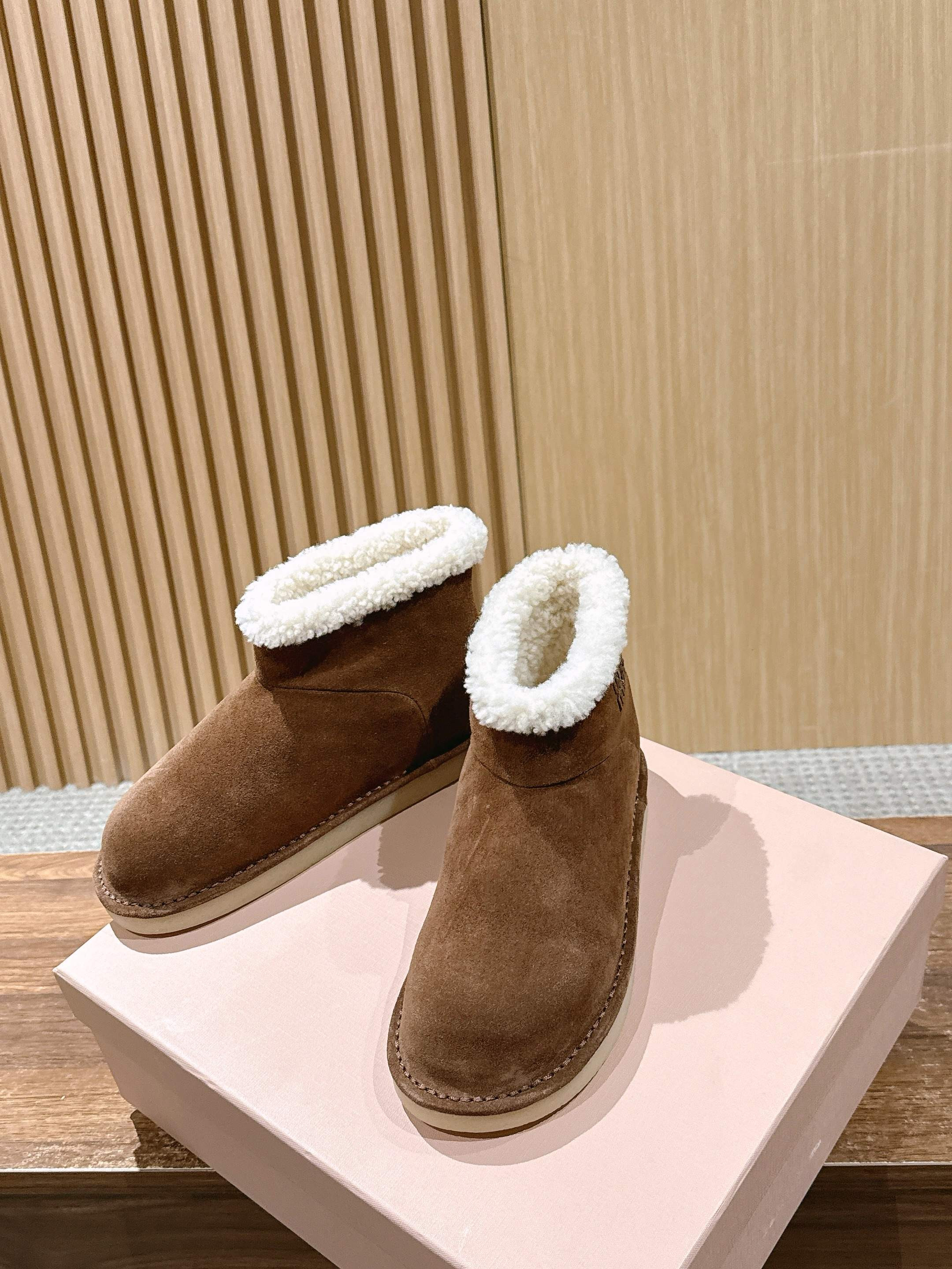 ua M1v M1v suede and shearling booties