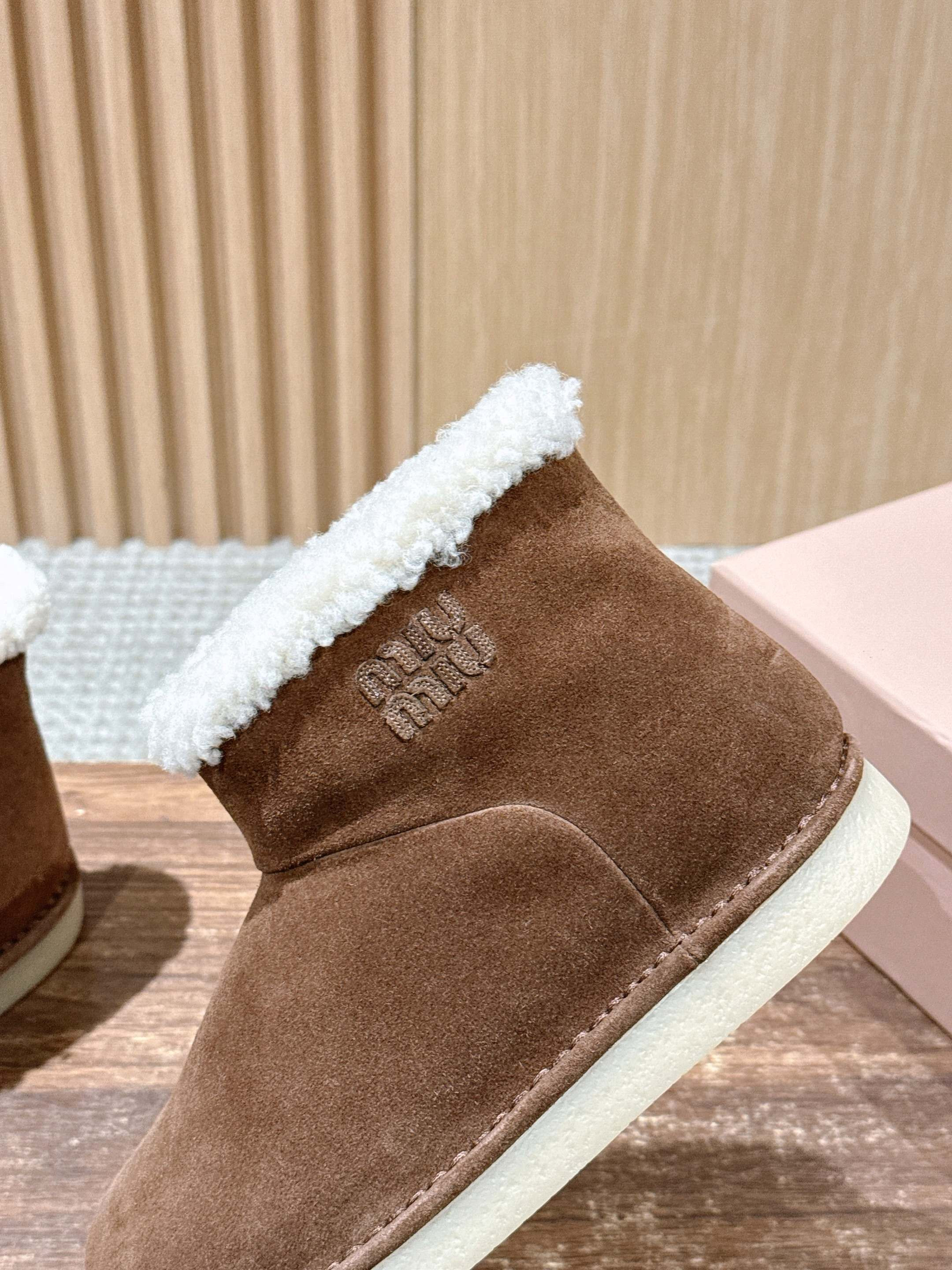 ua M1v M1v suede and shearling booties