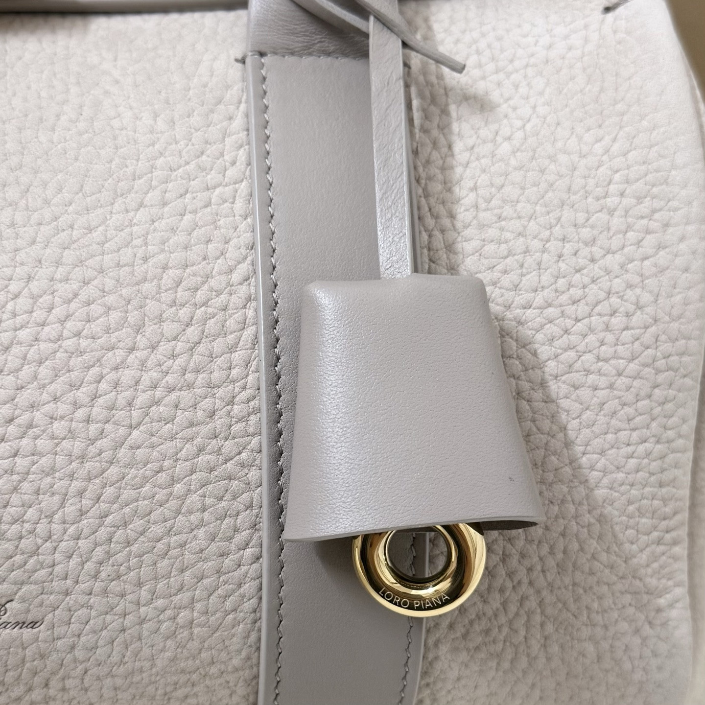 L**o p*ana loom l25 calfskin 25x18x12.5cm
