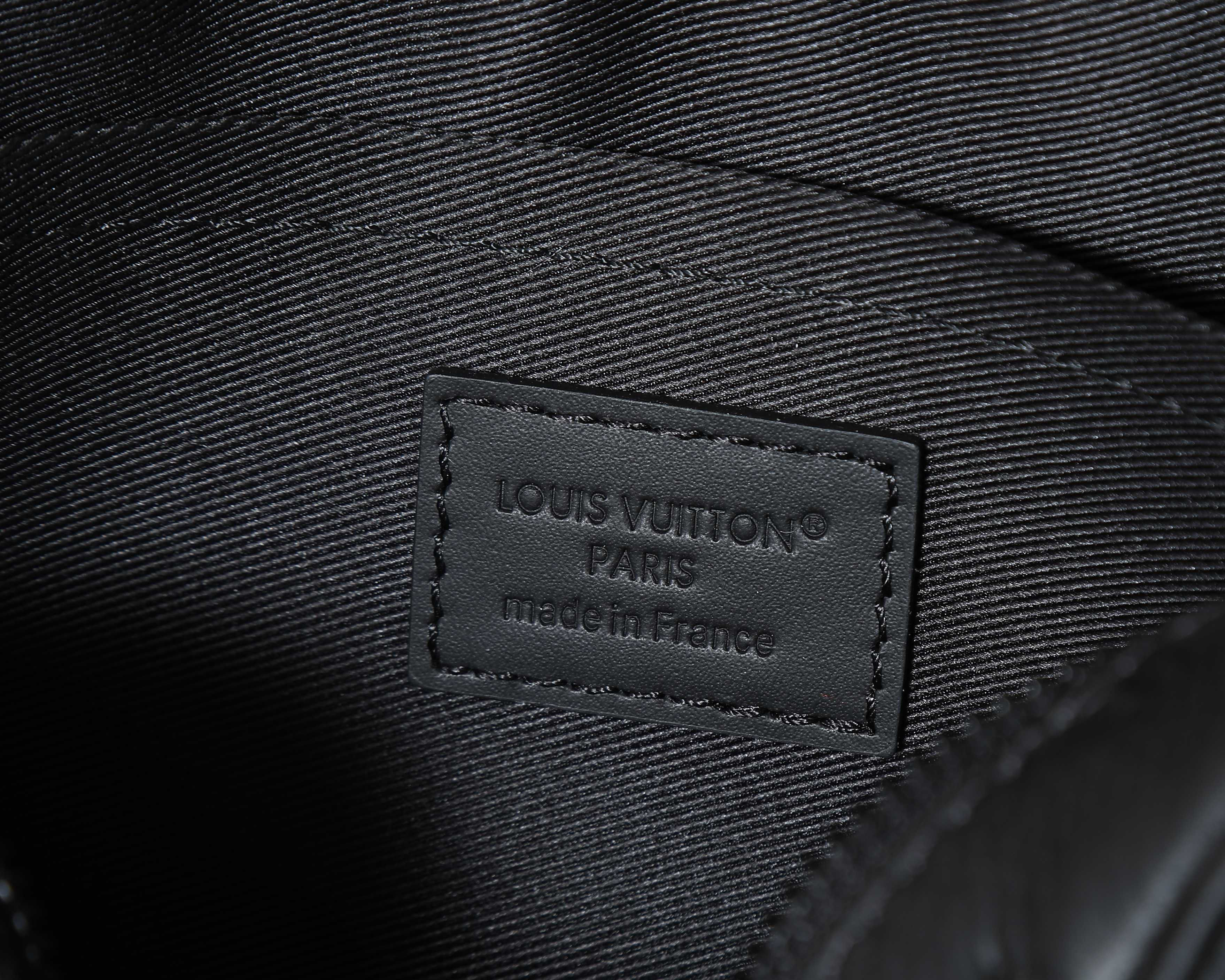 LV Trocadéro Wearable Wallet M26737 20x13x6.5cm