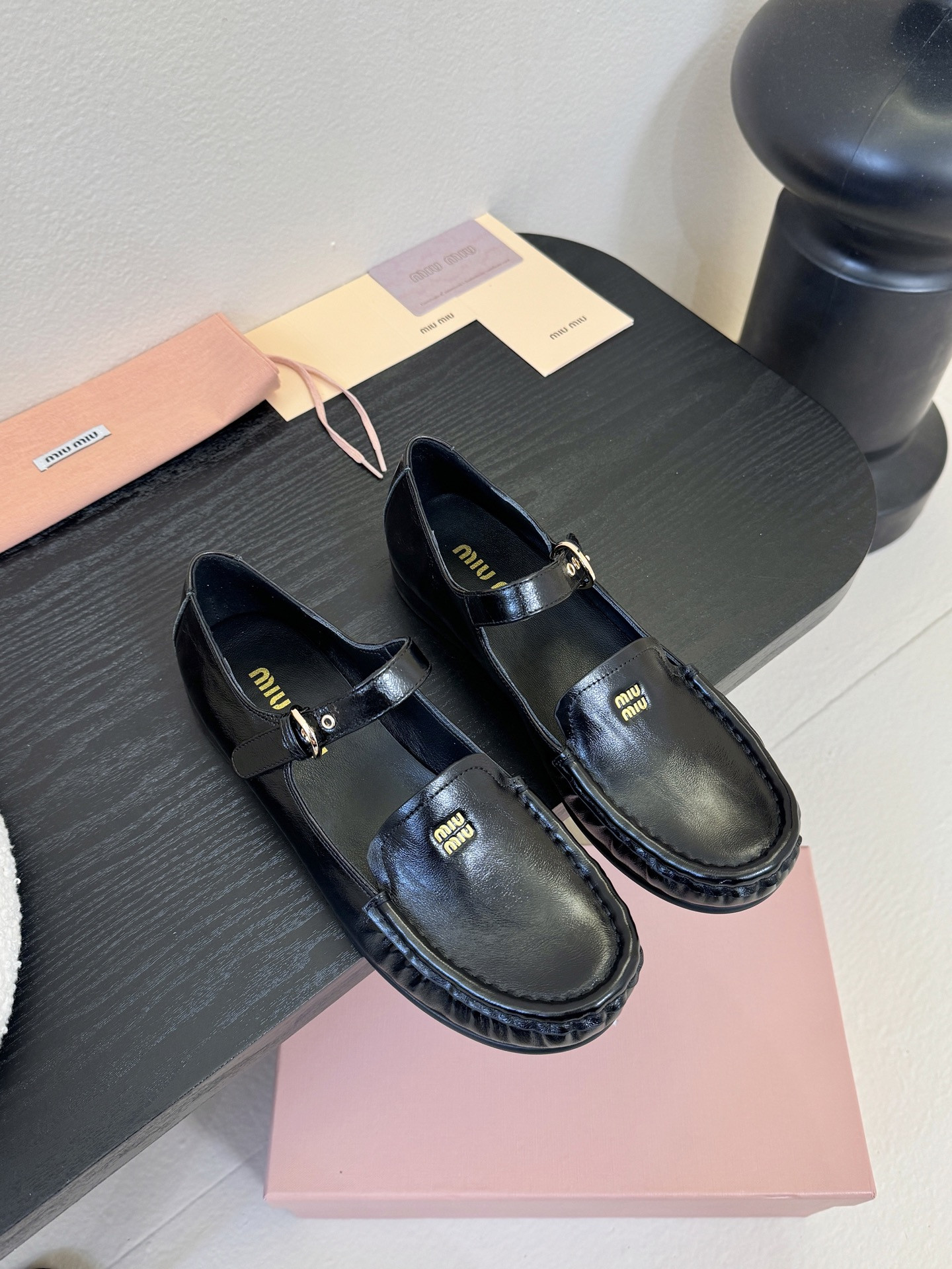 ua M1v M1v leather loafers with strap