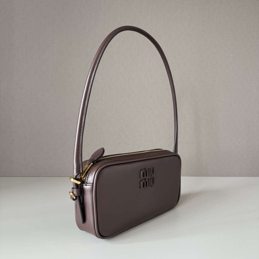 M1v M1v leather pouch 10x20x4.5cm