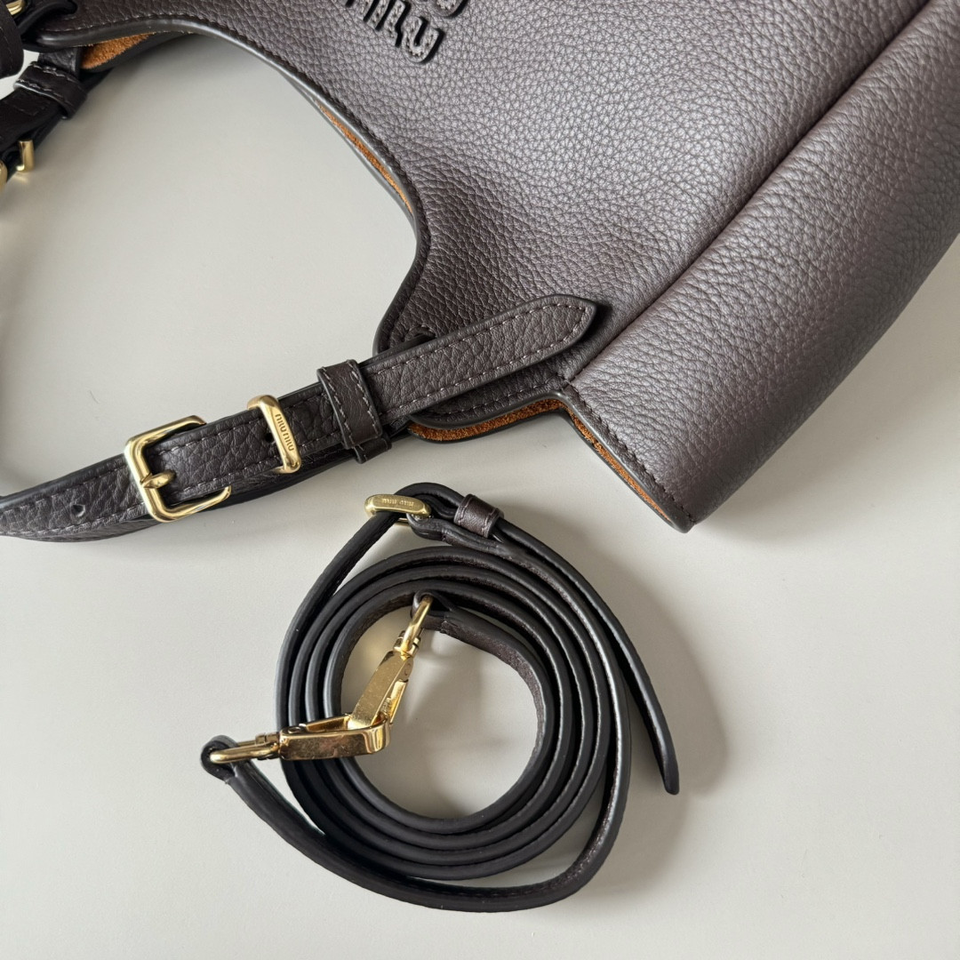 M1v M1v leather handbag 20x25.5x13cm
