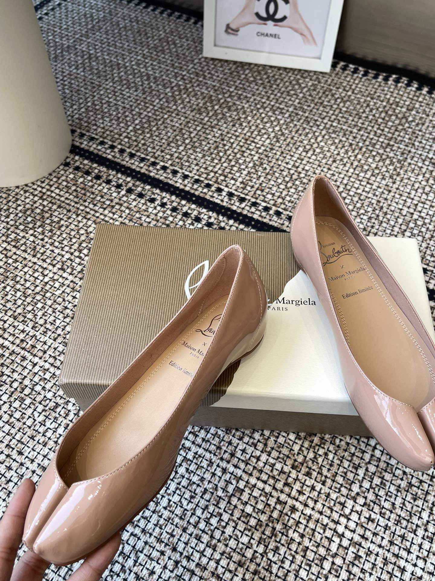 ua ch**an louboutin x ma*s*n Ma*i*la tabi leather ballet flats