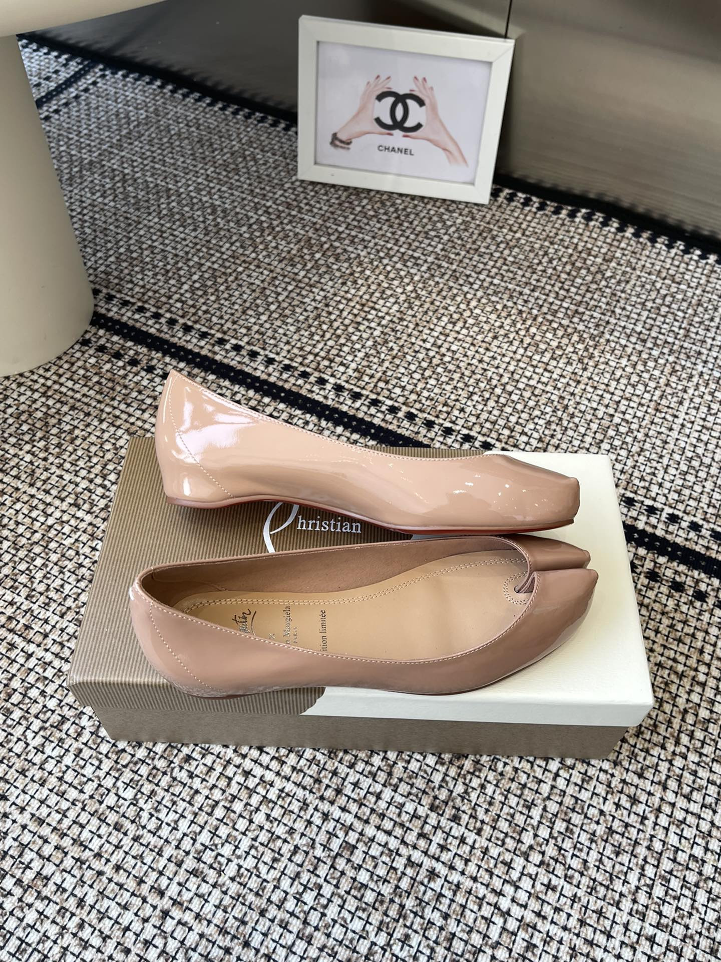 ua ch**an louboutin x ma*s*n Ma*i*la tabi leather ballet flats