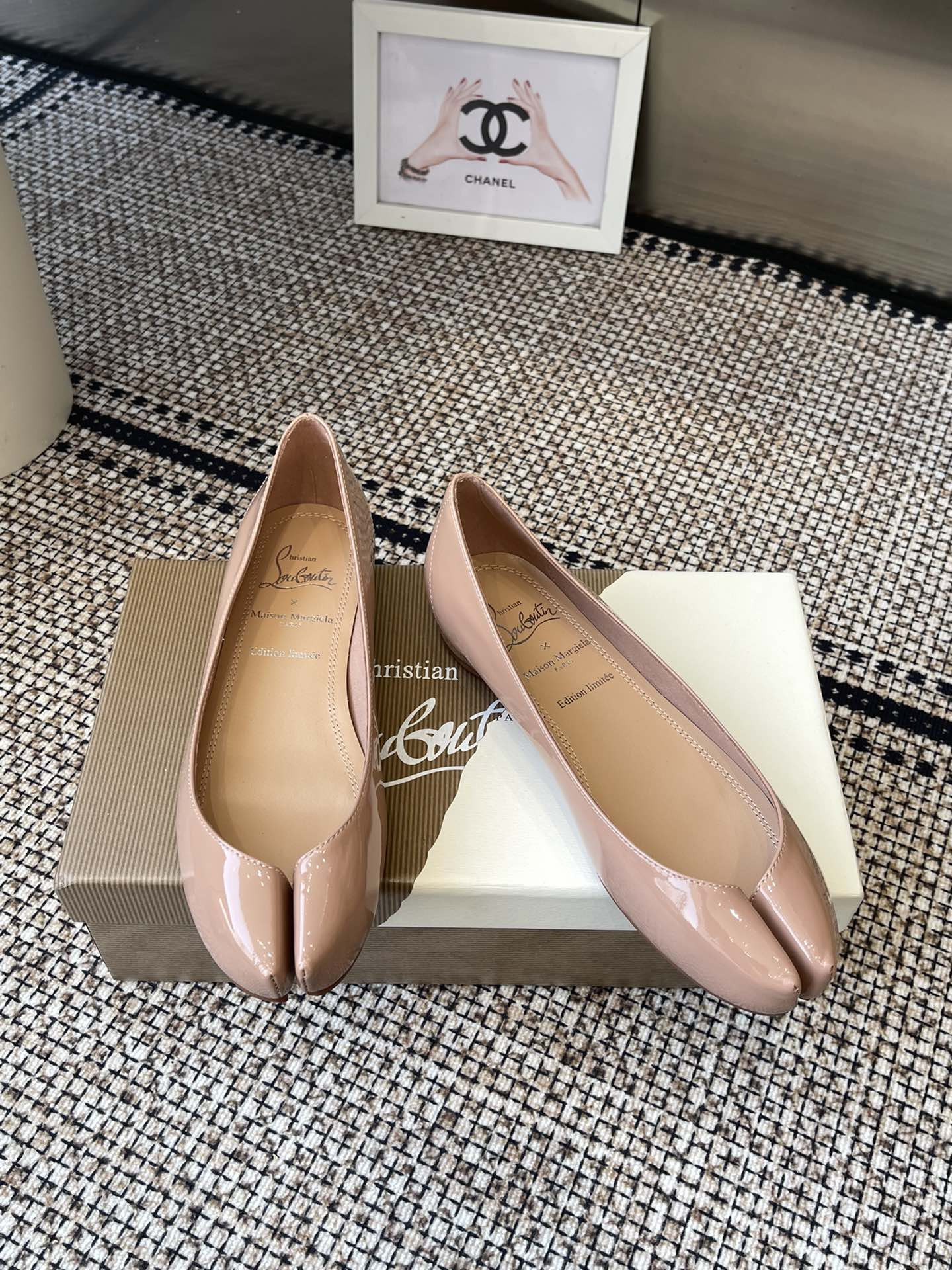 ua ch**an louboutin x ma*s*n Ma*i*la tabi leather ballet flats